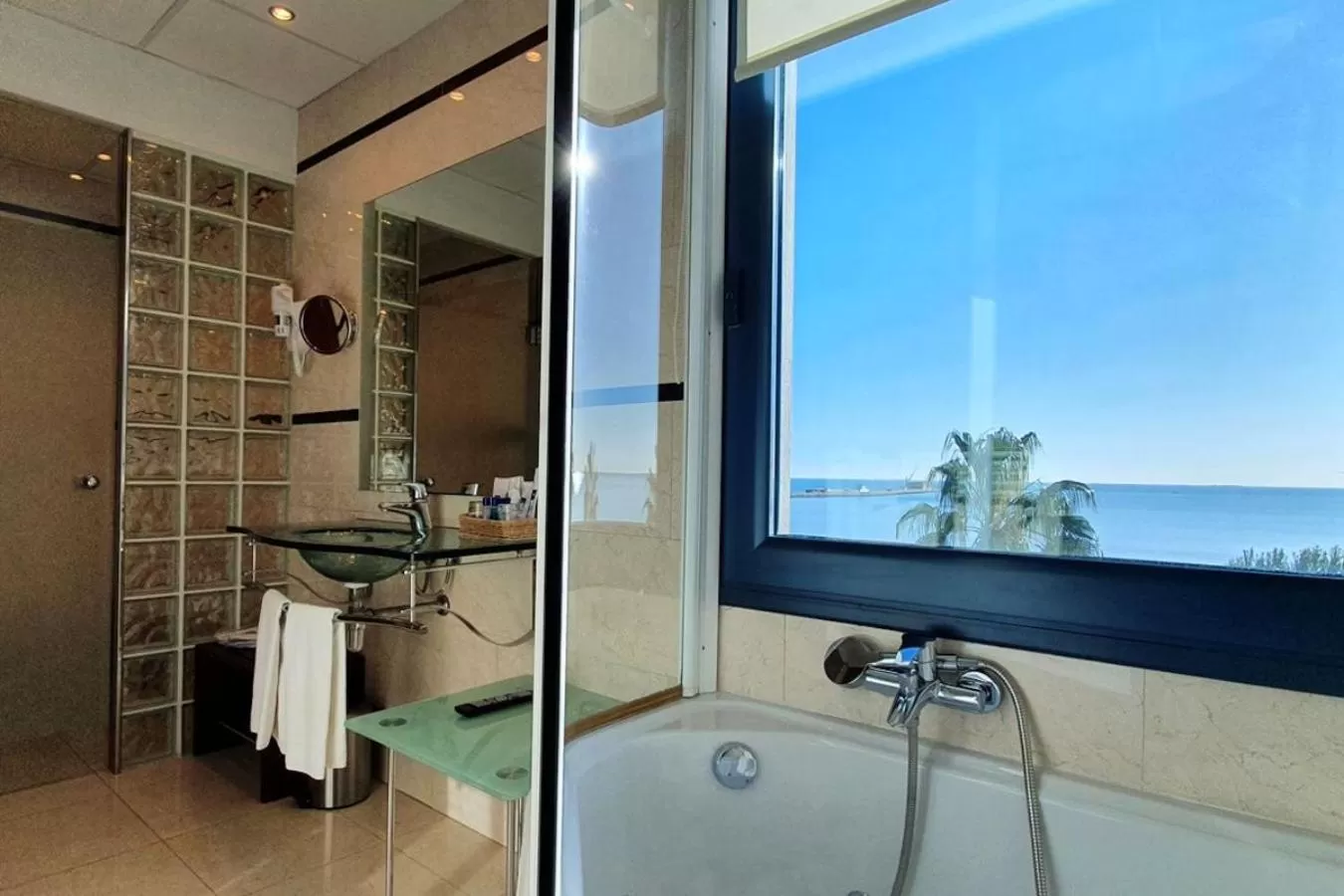 Bathroom in Miami Mar - Boutique Hotel & Restaurante