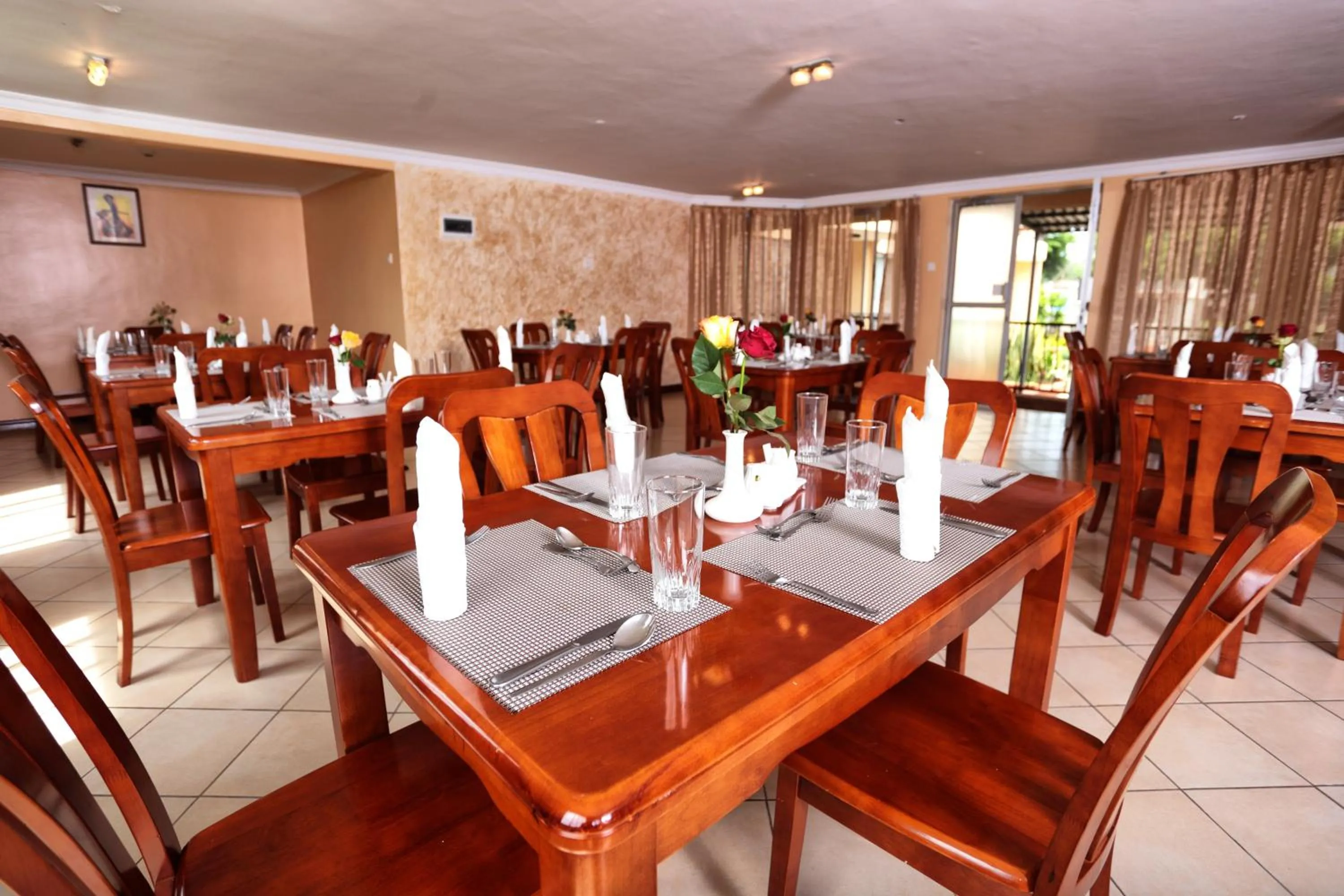 Restaurant/places to eat in Longview Suites Hotel