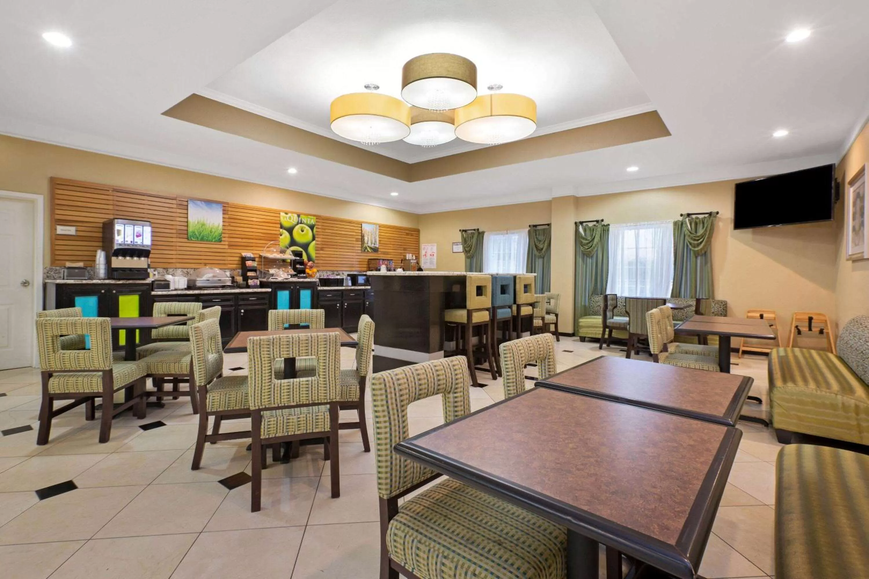 Restaurant/places to eat in La Quinta by Wyndham Pearland