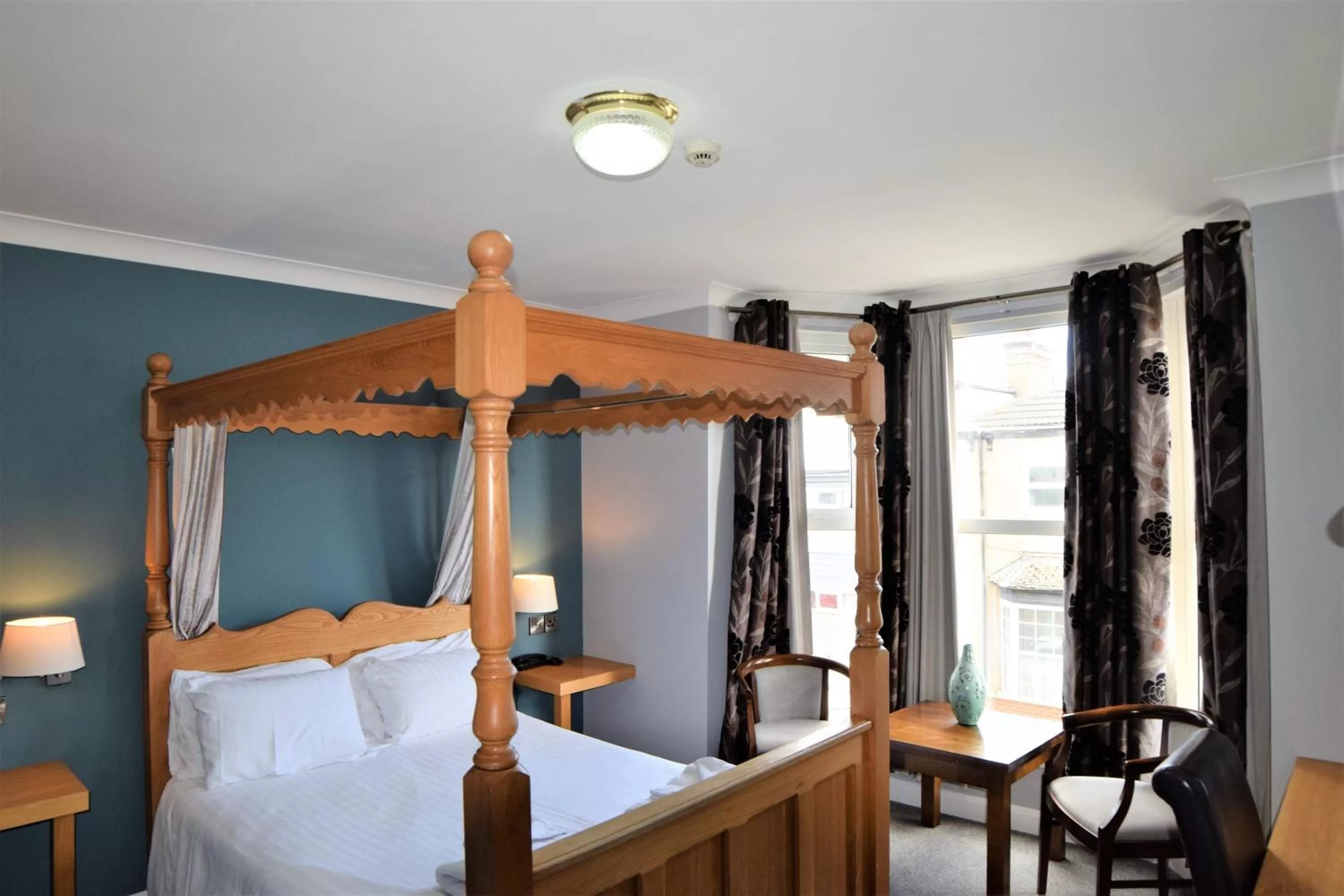 Bedroom, Bed in Dovedale Hotel and Restaurant