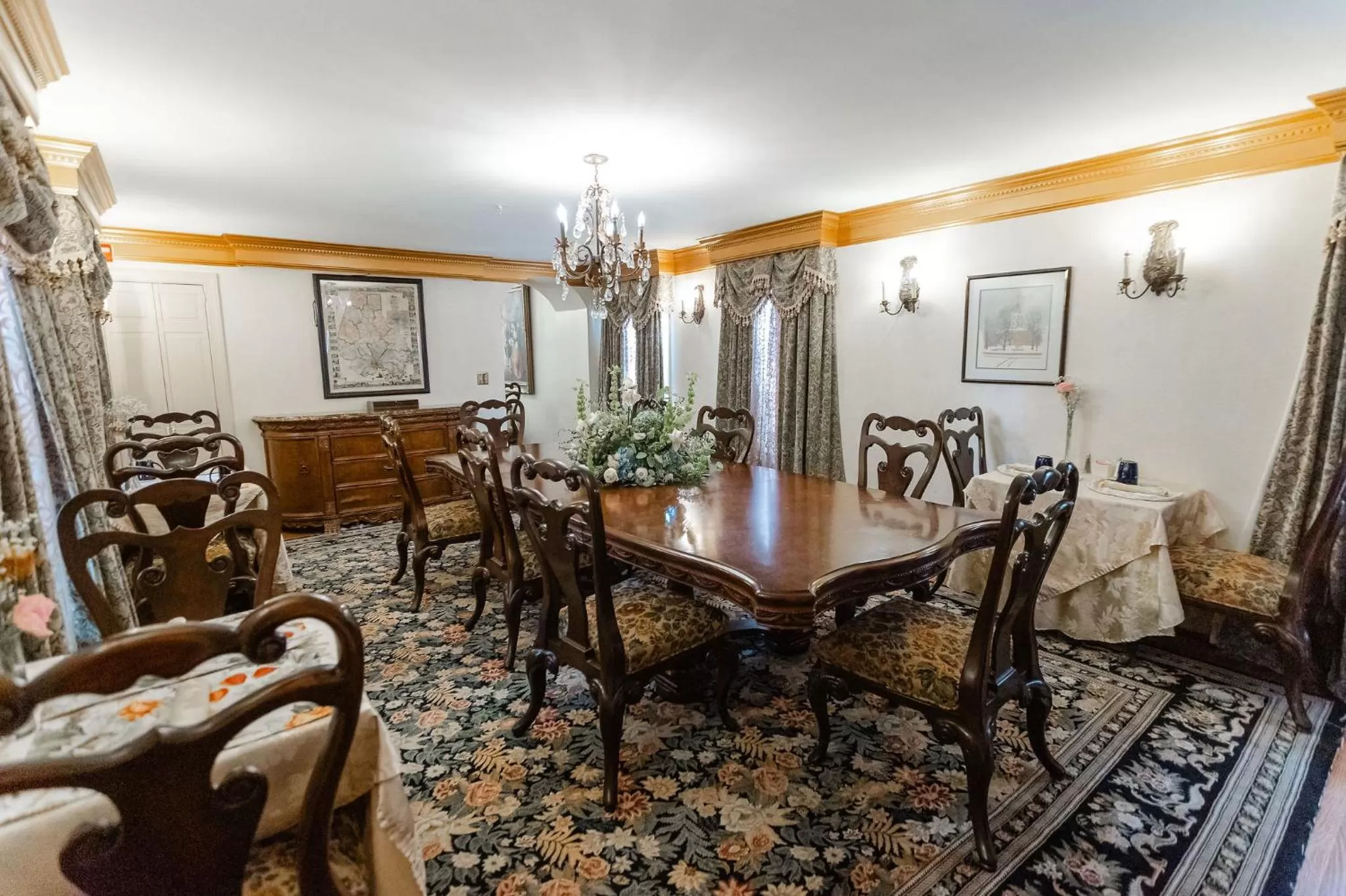 Restaurant/Places to Eat in 1840s Carrollton Inn