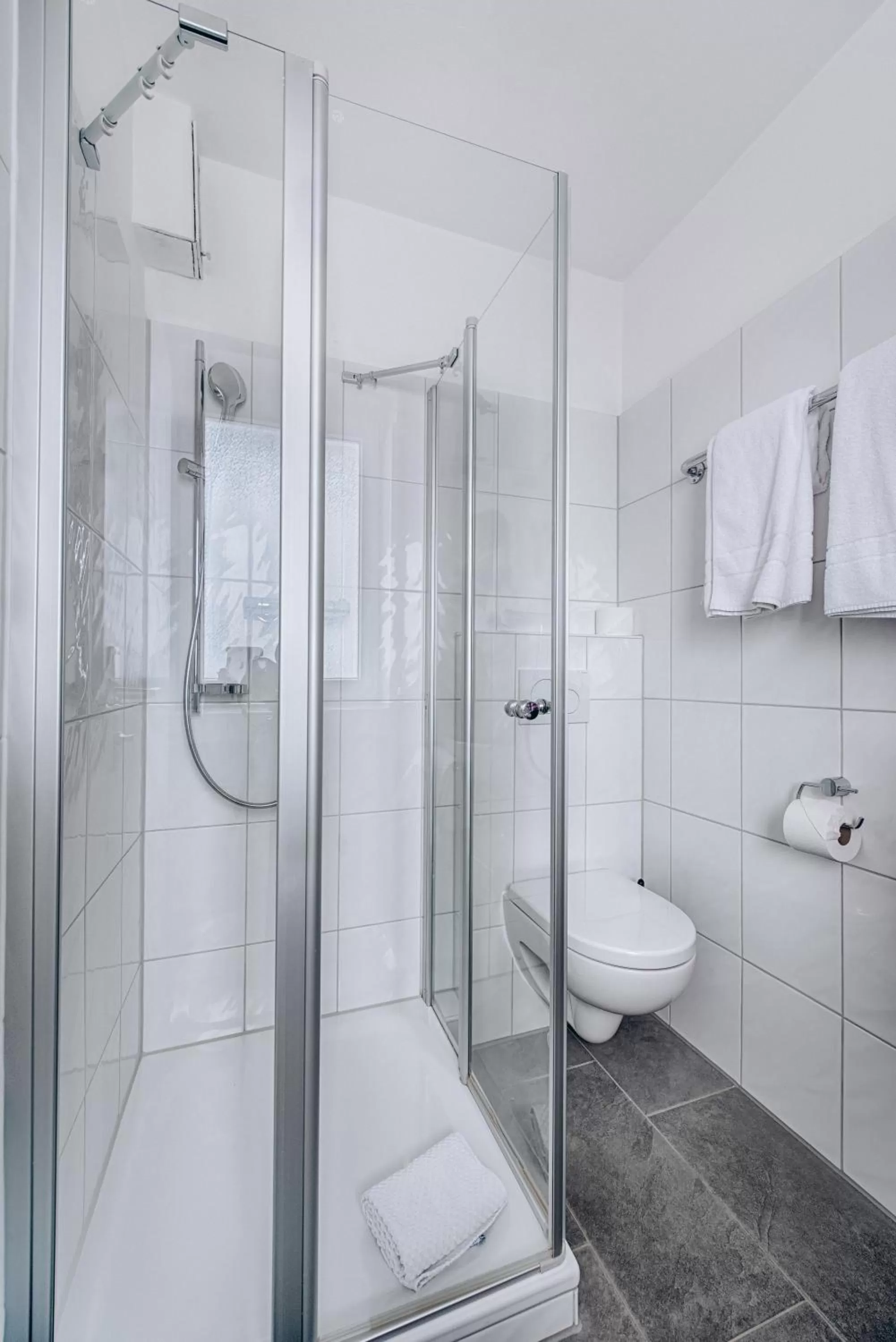 Bathroom in Weidegg - Hotel Garni