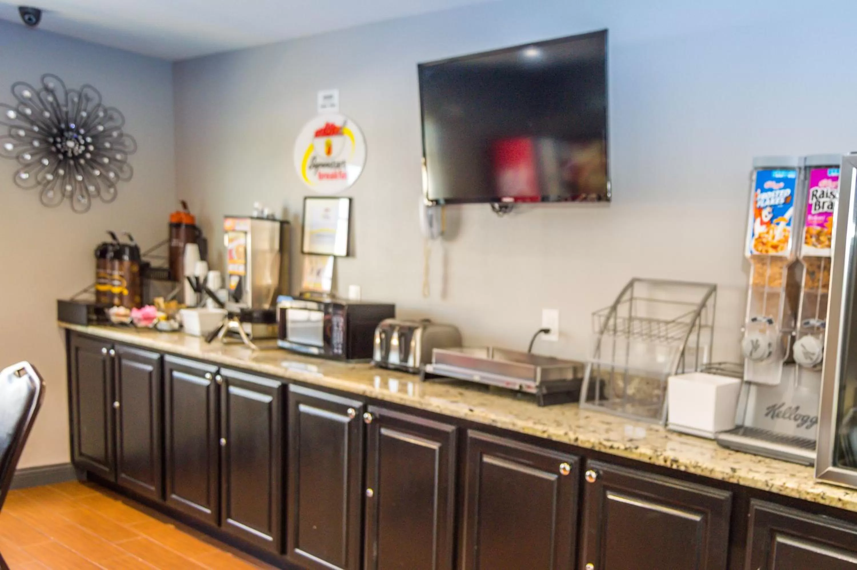 Food and drinks in Super 8 by Wyndham Ardmore