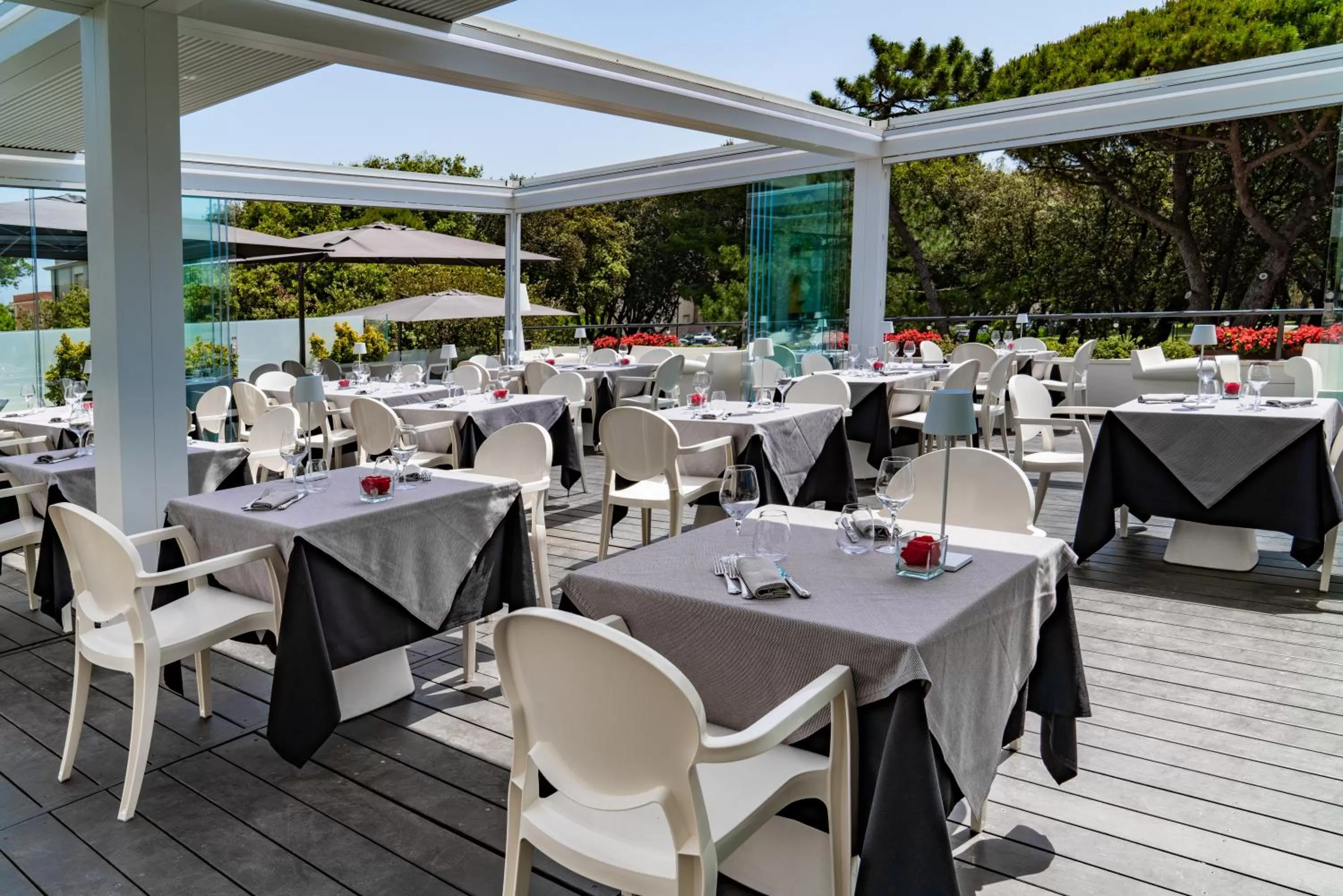 Restaurant/places to eat in Raffaello Hotel & Mooka Restaurant