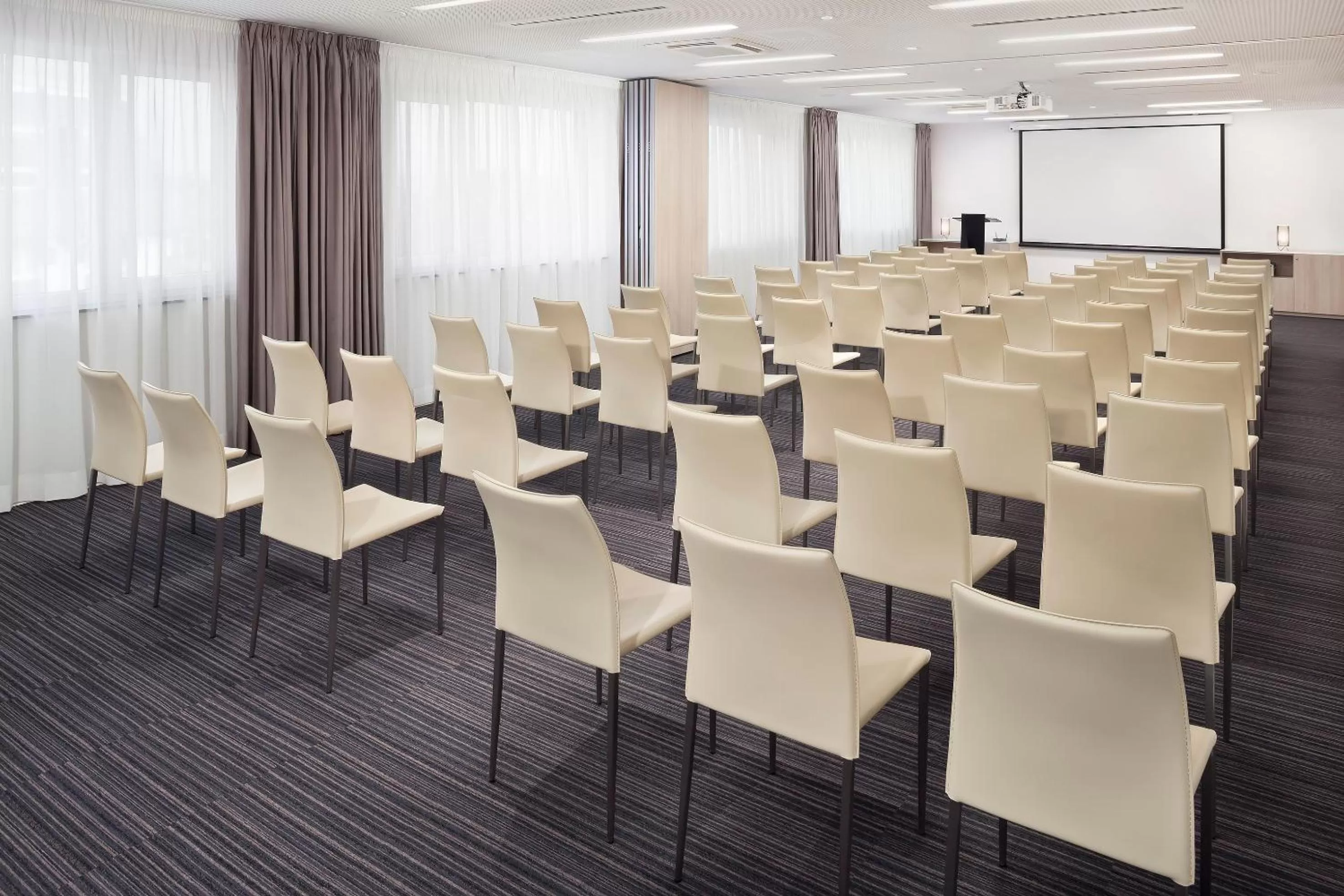 Meeting/conference room in INNSiDE by Meliá Aachen
