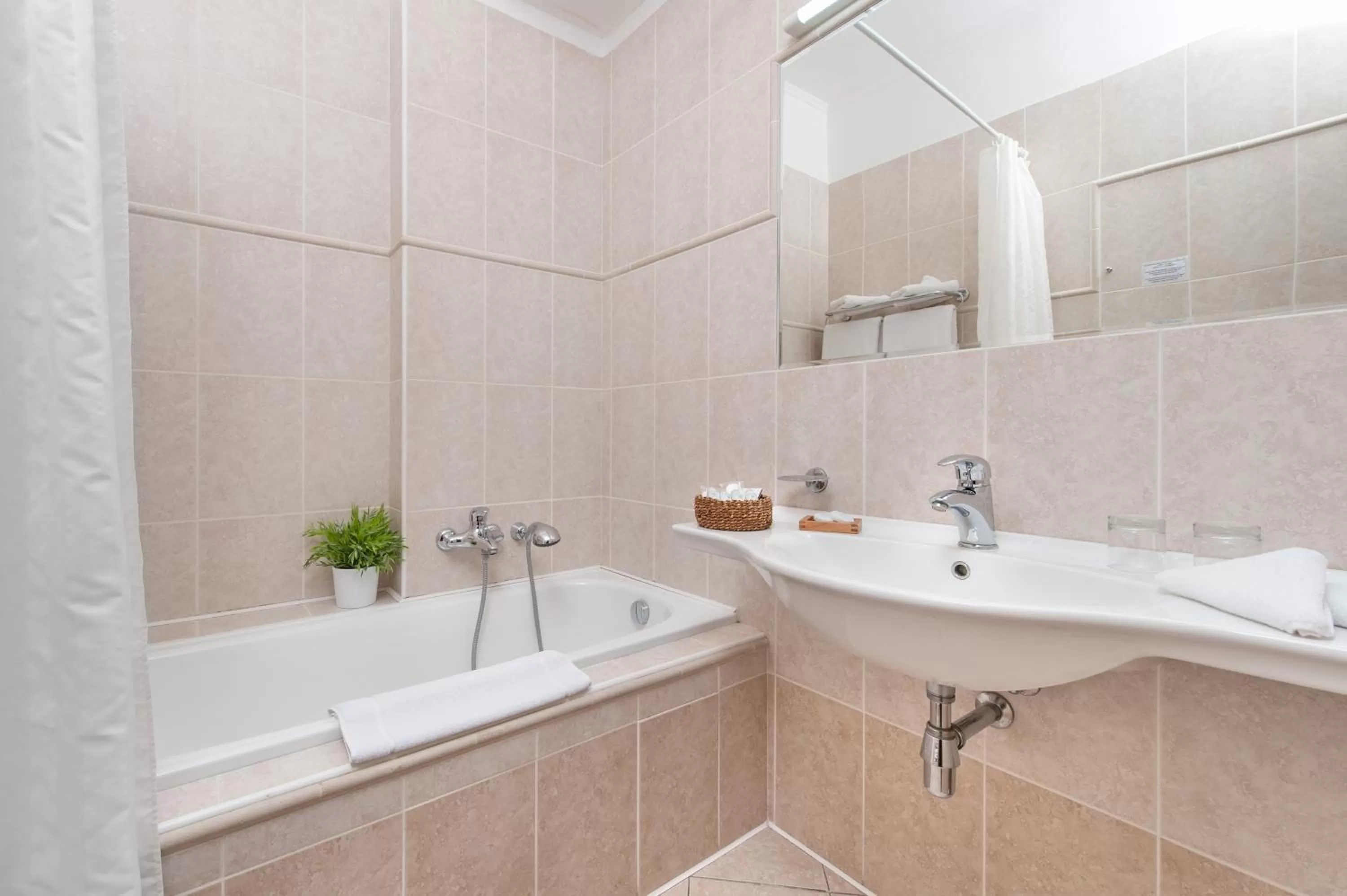 Bathroom in April hotel Panorama