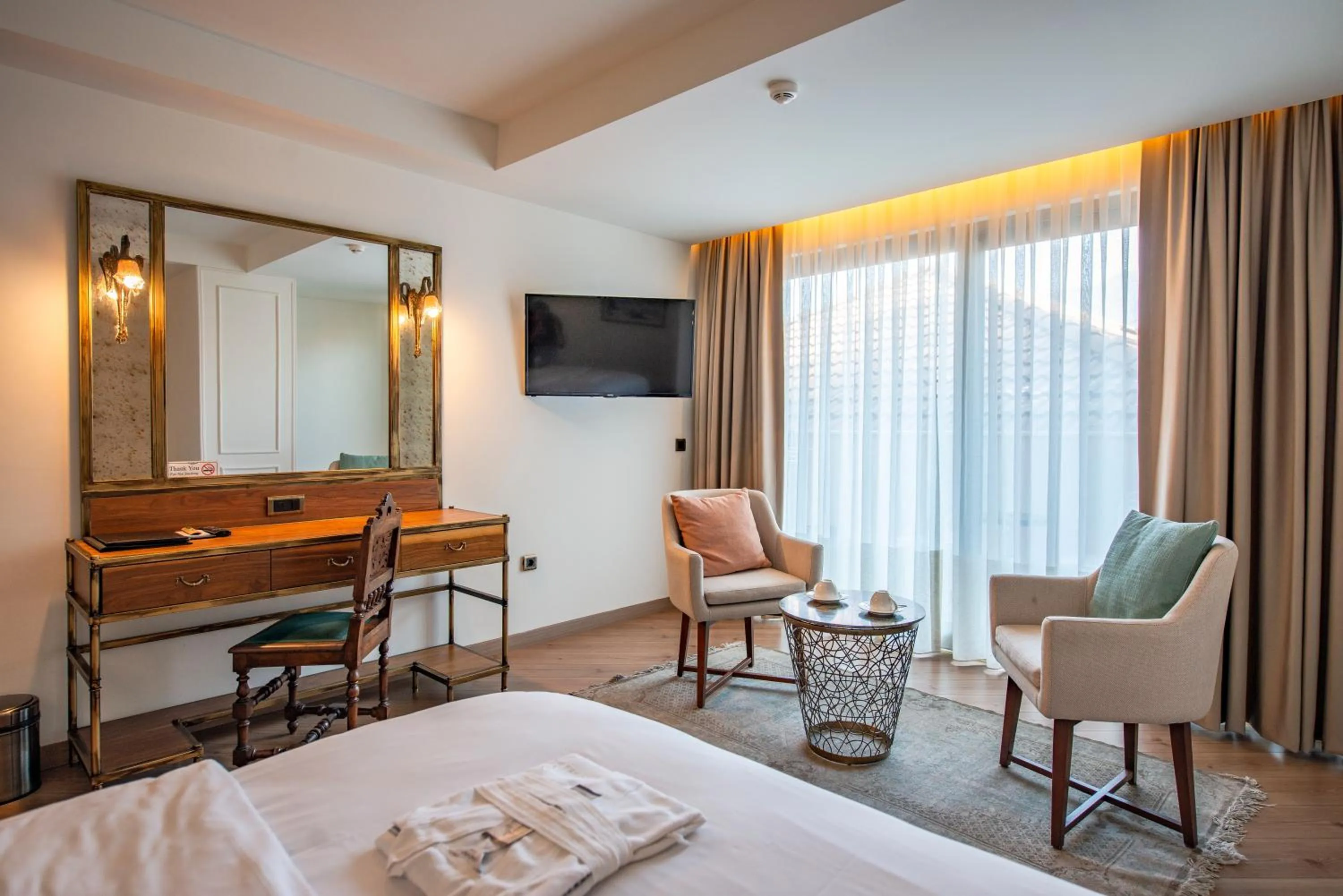 Seating area, Bed in Casa Margot Hotel - Adults Only