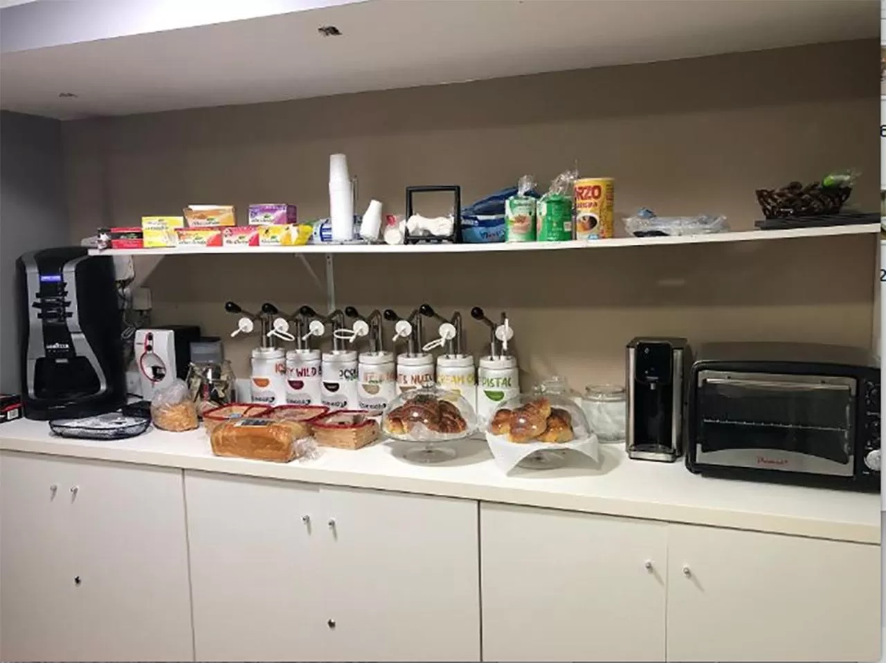Breakfast, Kitchen/Kitchenette in B&B Napoli Centro Storico