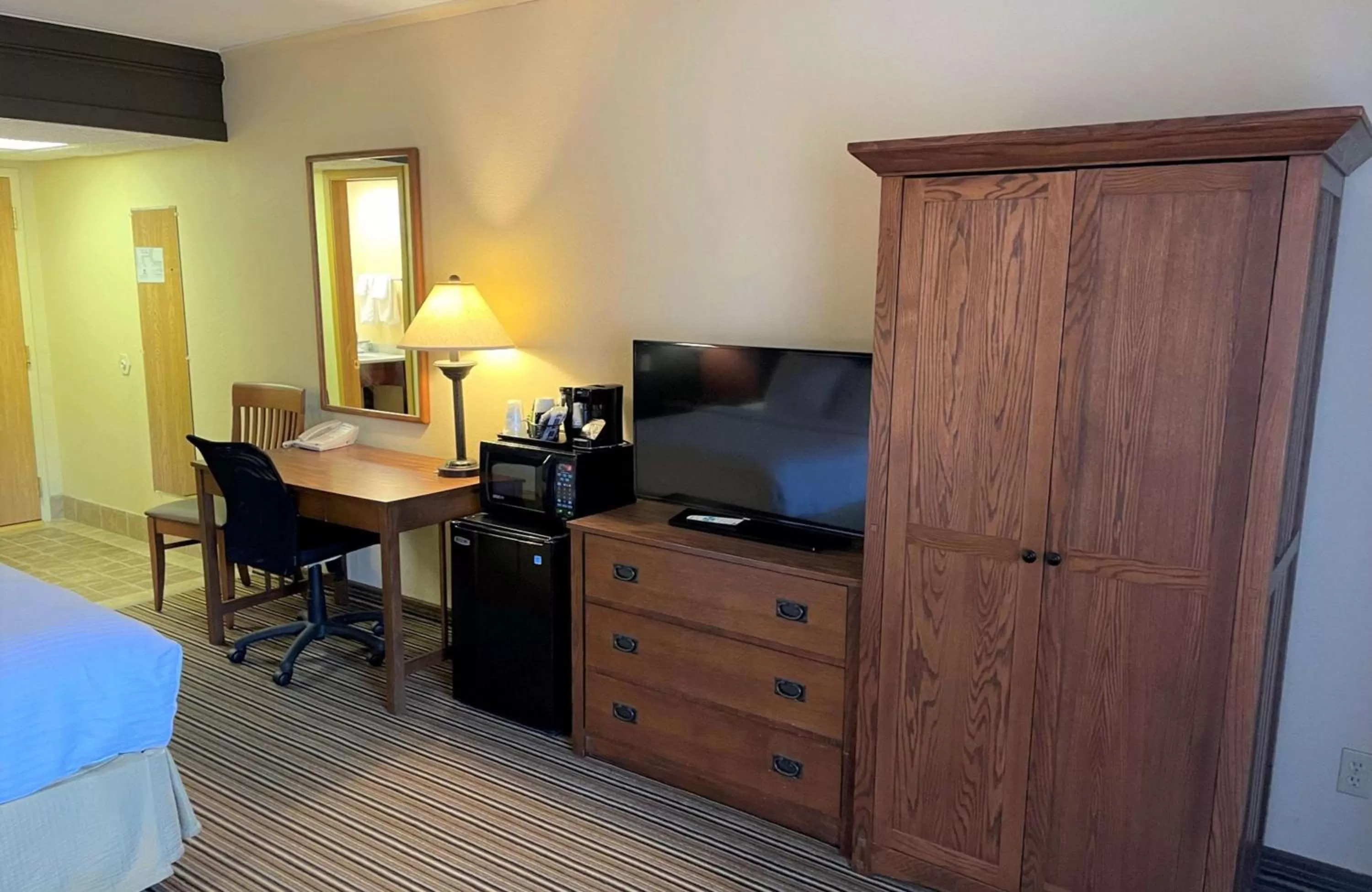 Bedroom, Bed in Best Western Starlite Village