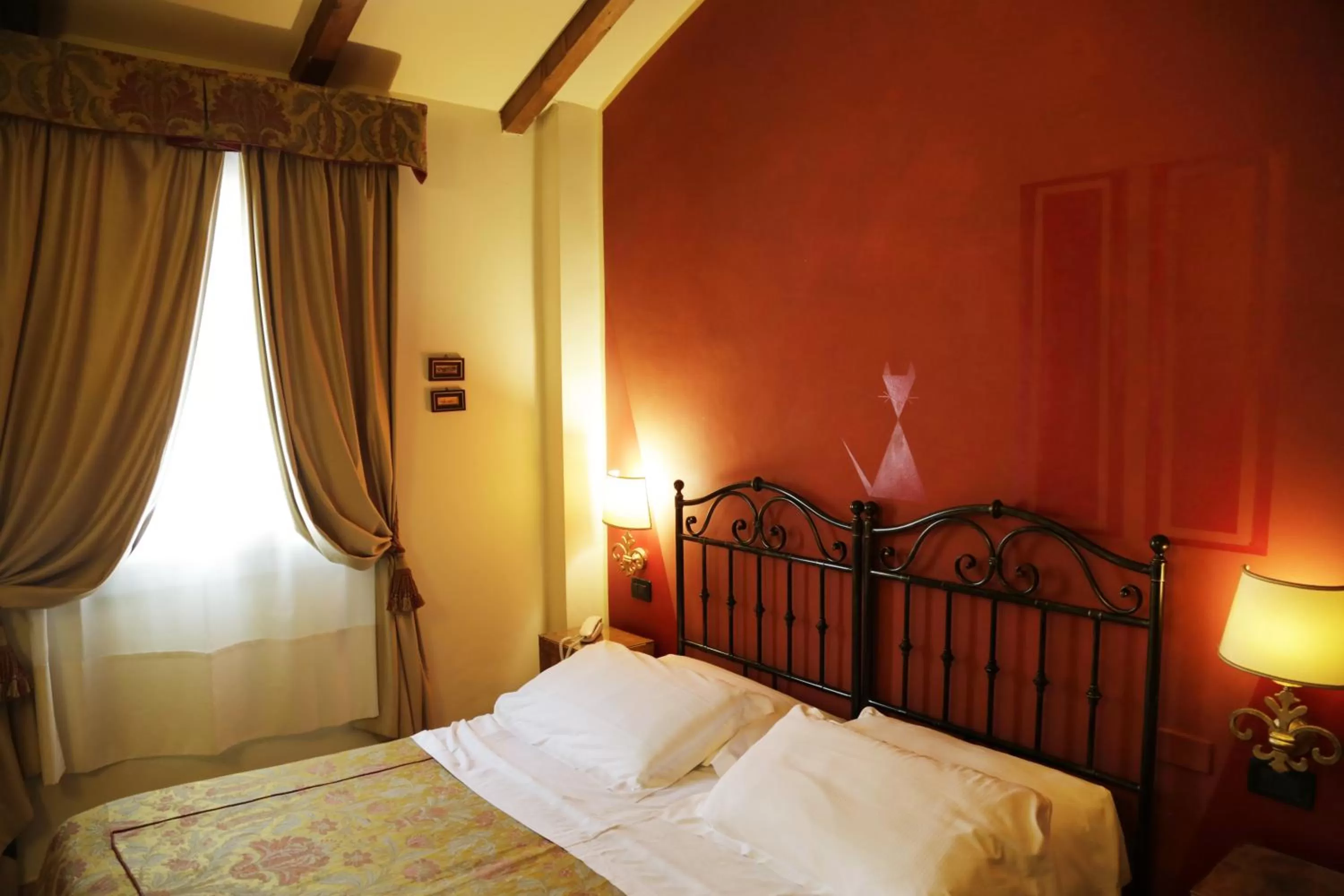 Bedroom, Bed in Albergo delle Drapperie