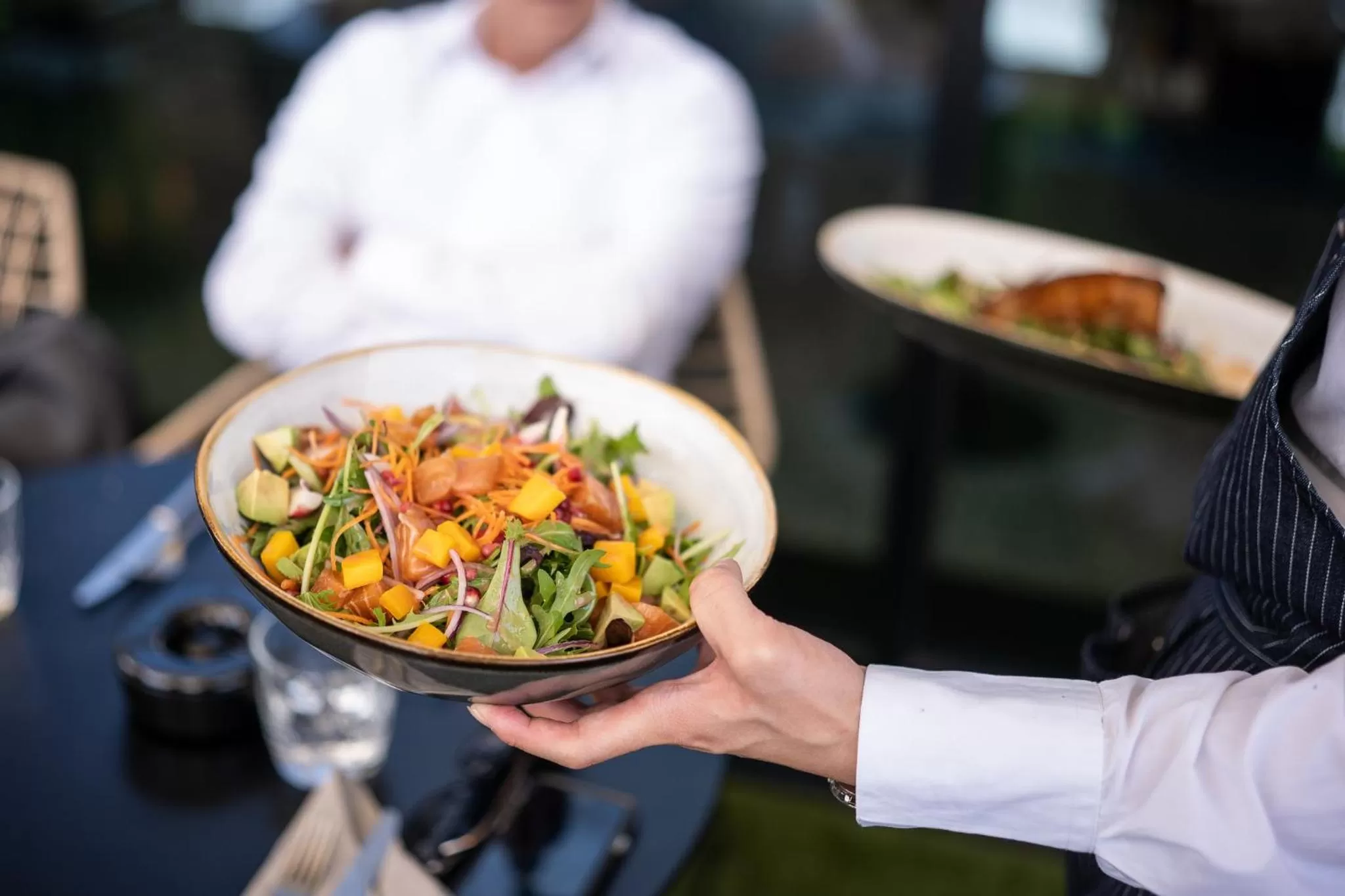 Lounge or bar in Crowne Plaza - Nice - Grand Arenas by IHG