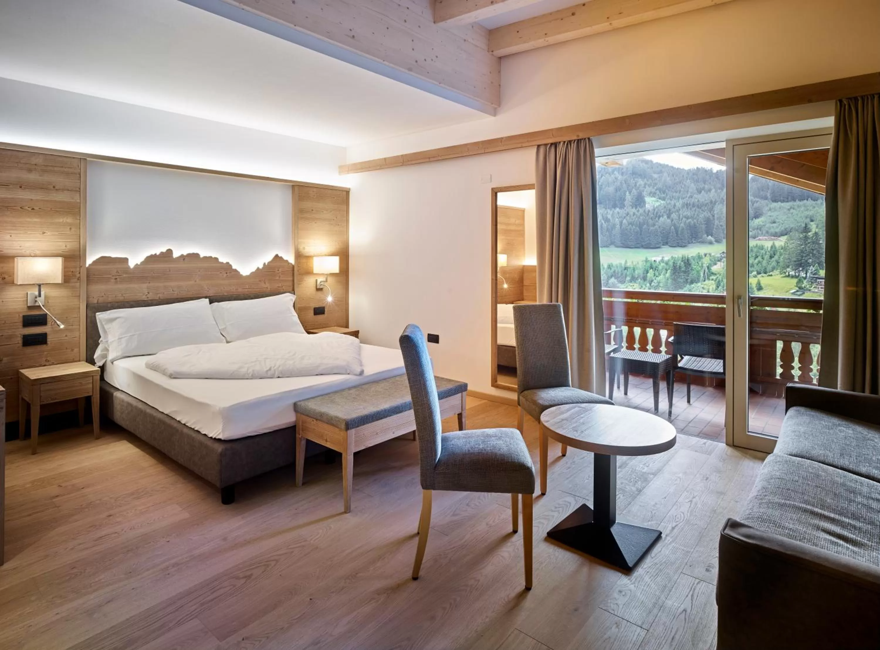 Living room, Bed in Hotel Shandranj