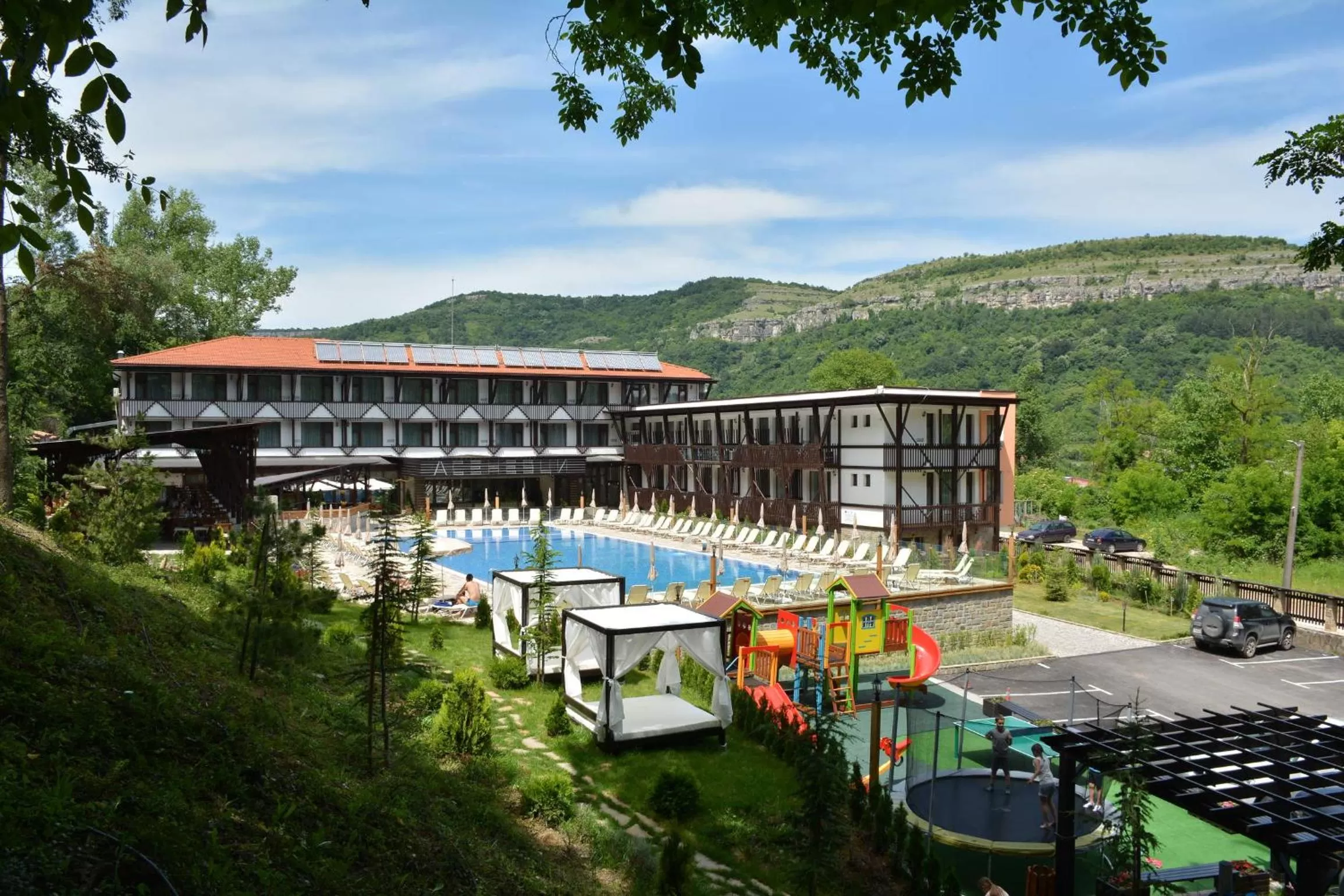 Facade/entrance in Park Hotel Asenevtsi
