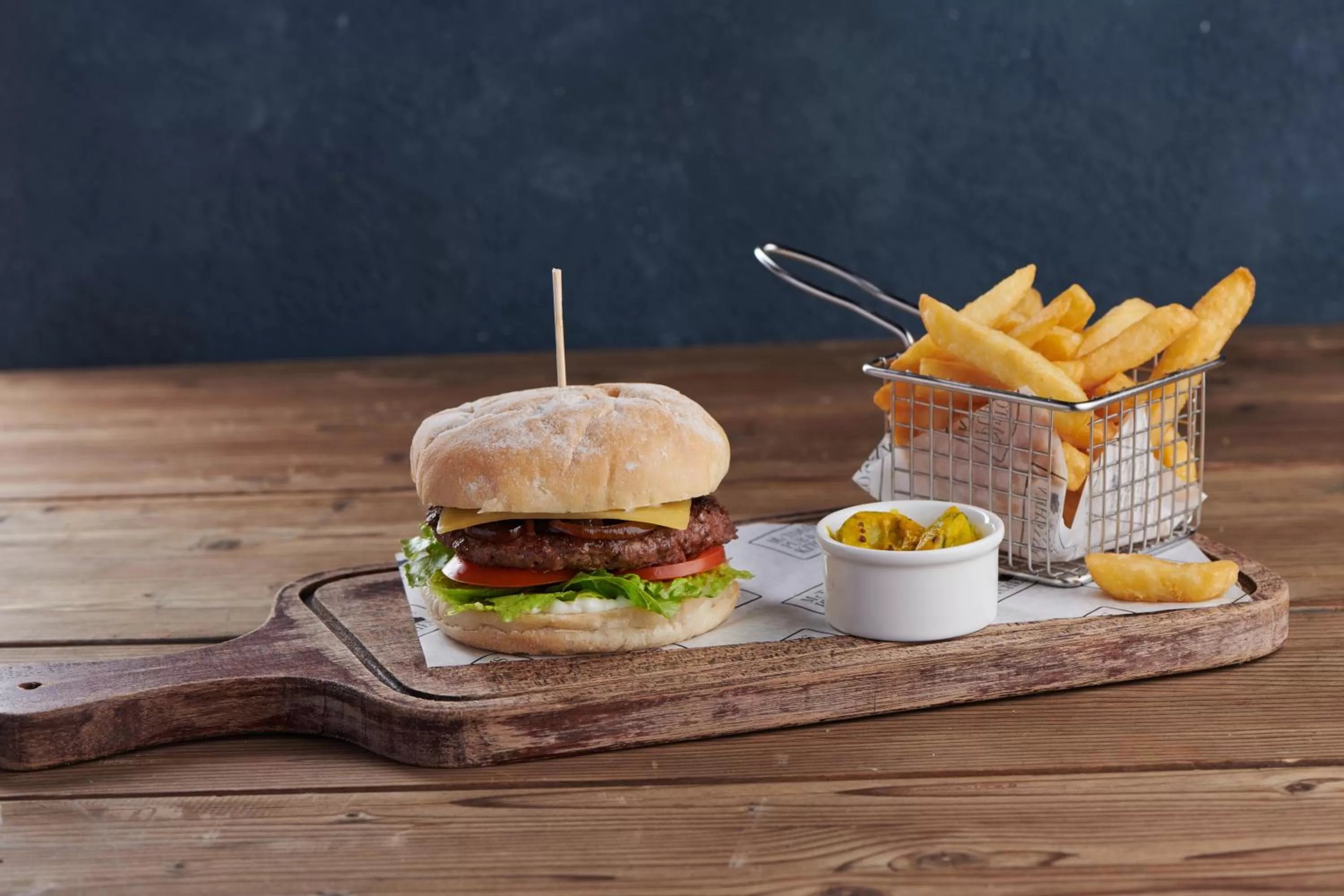 Restaurant/places to eat in Premier Inn Abu Dhabi Airport Business Park