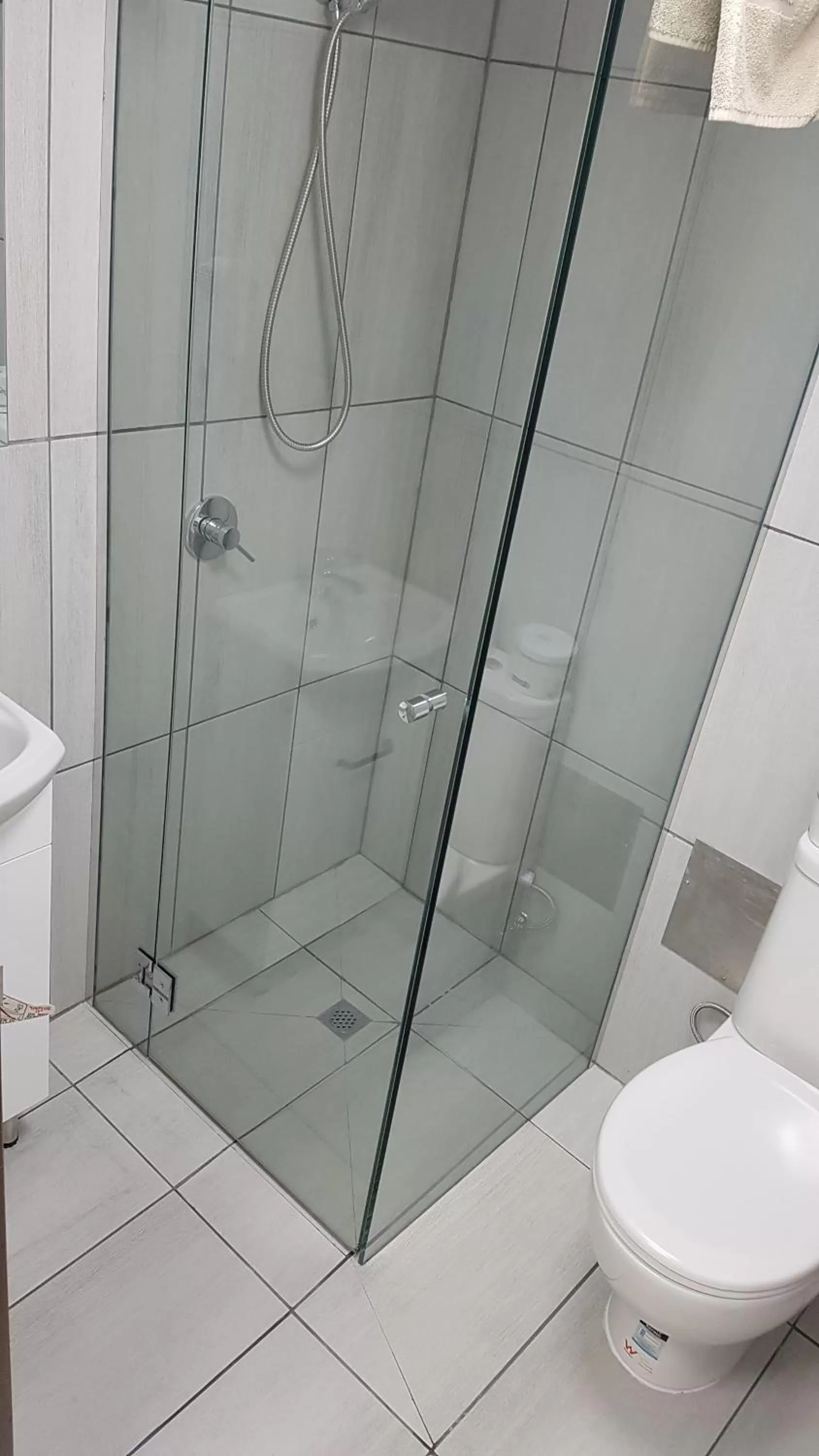 Shower in Cedarwood Apartments