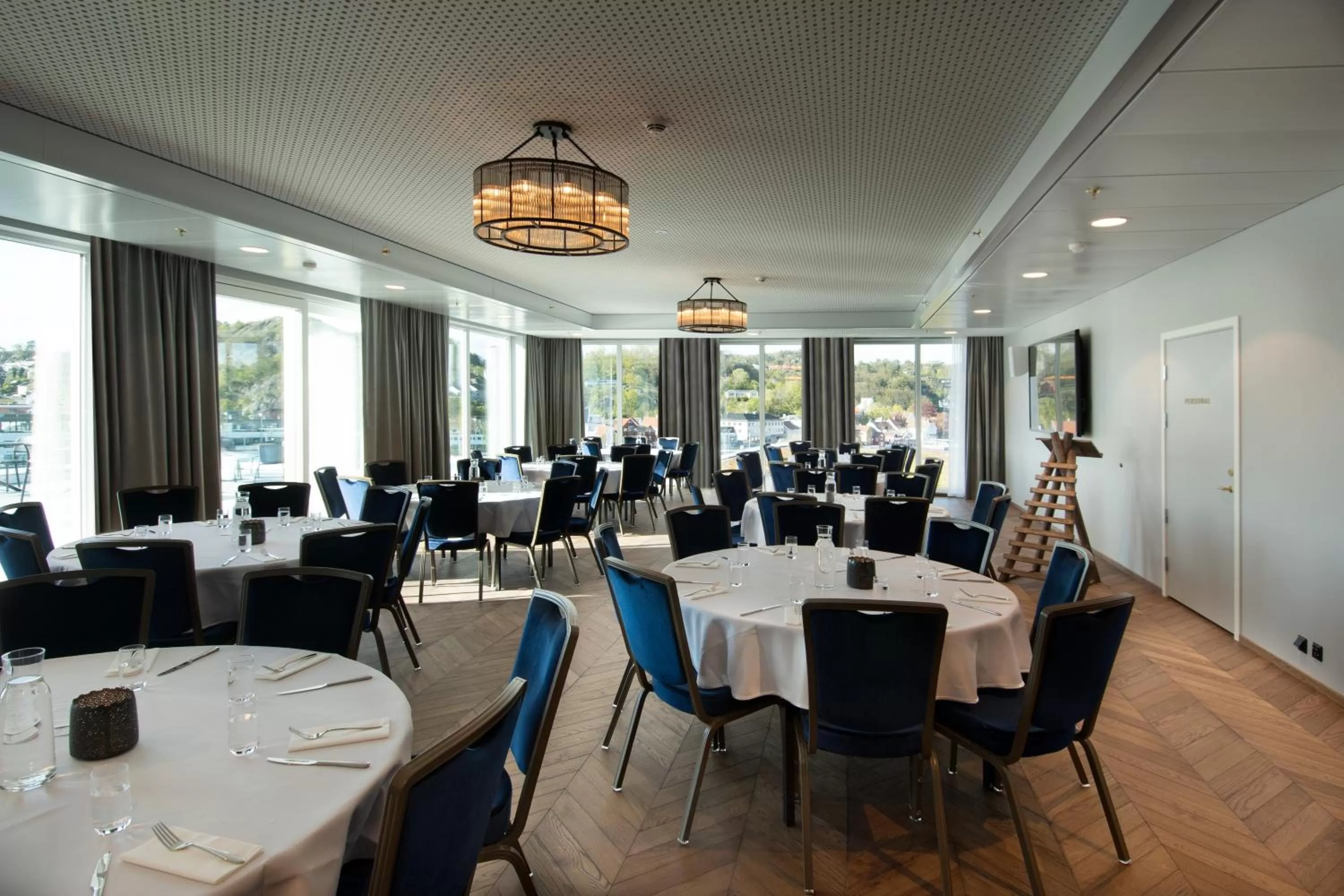 Photo of the whole room in Mandal Hotel