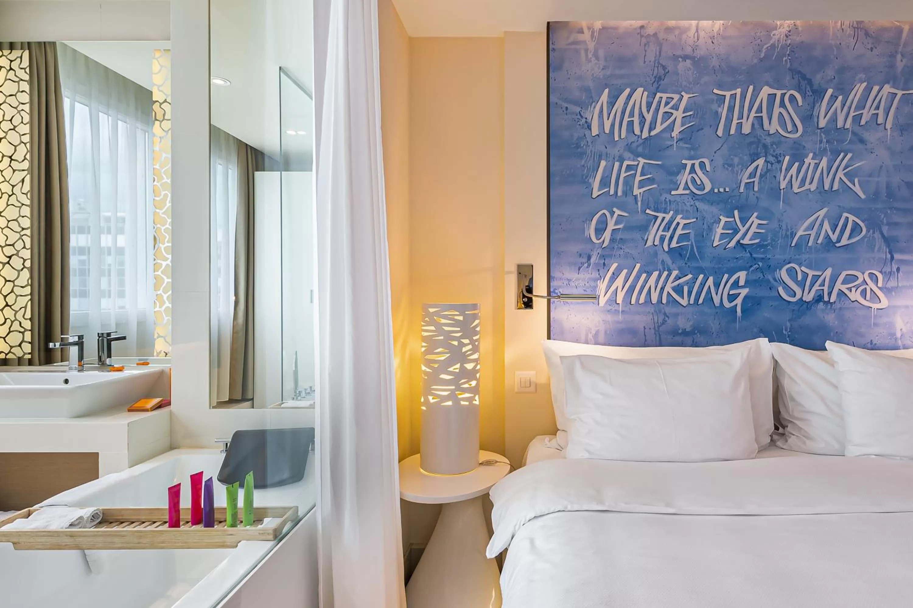 Bathroom, Bed in N’vY Manotel