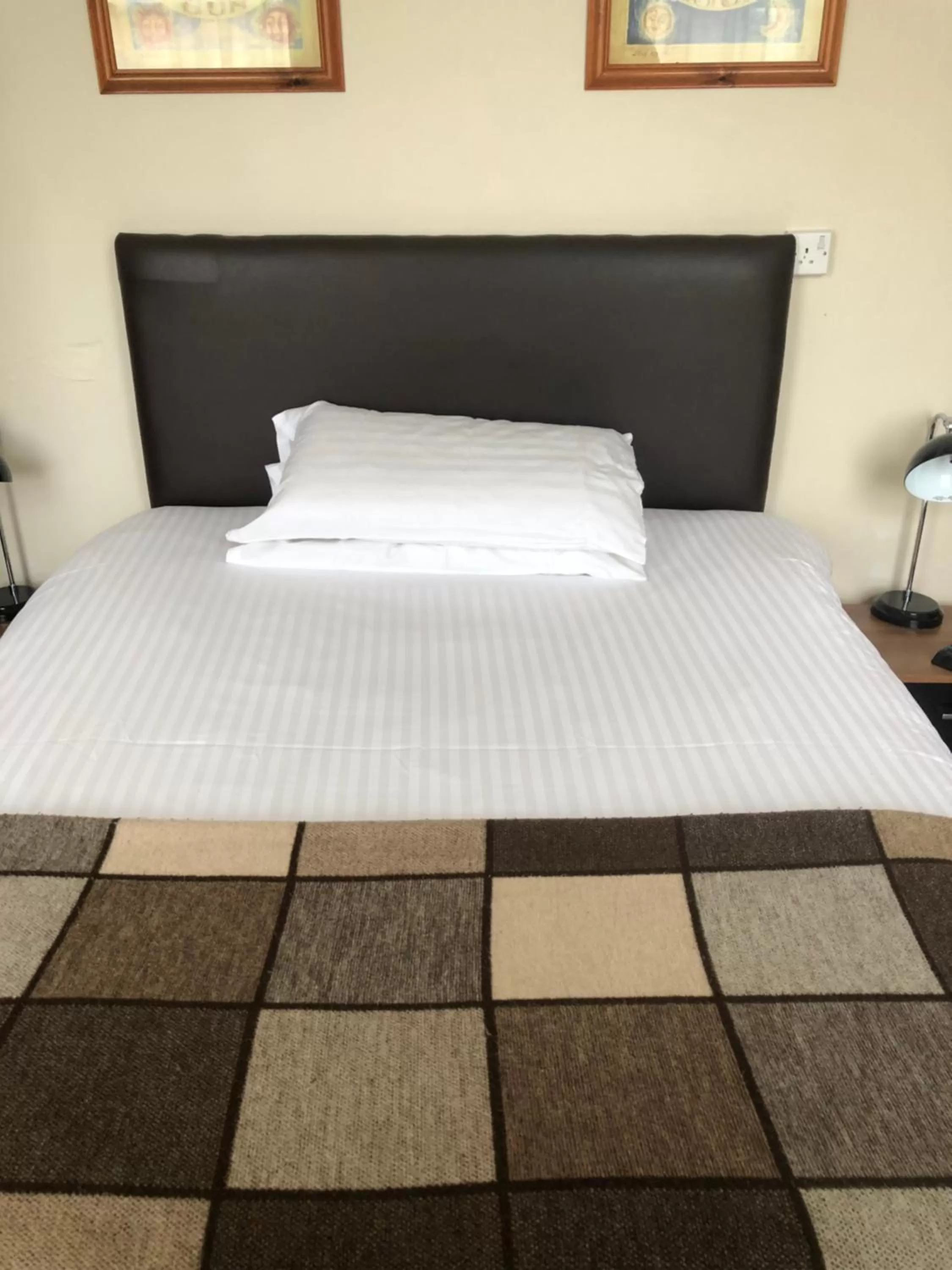 Bed in The Hunt Lodge