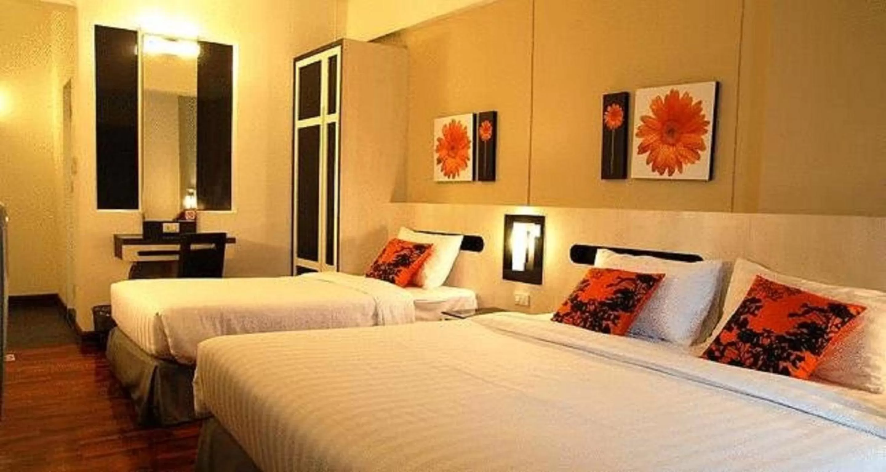 Bed in The Inn Saladaeng