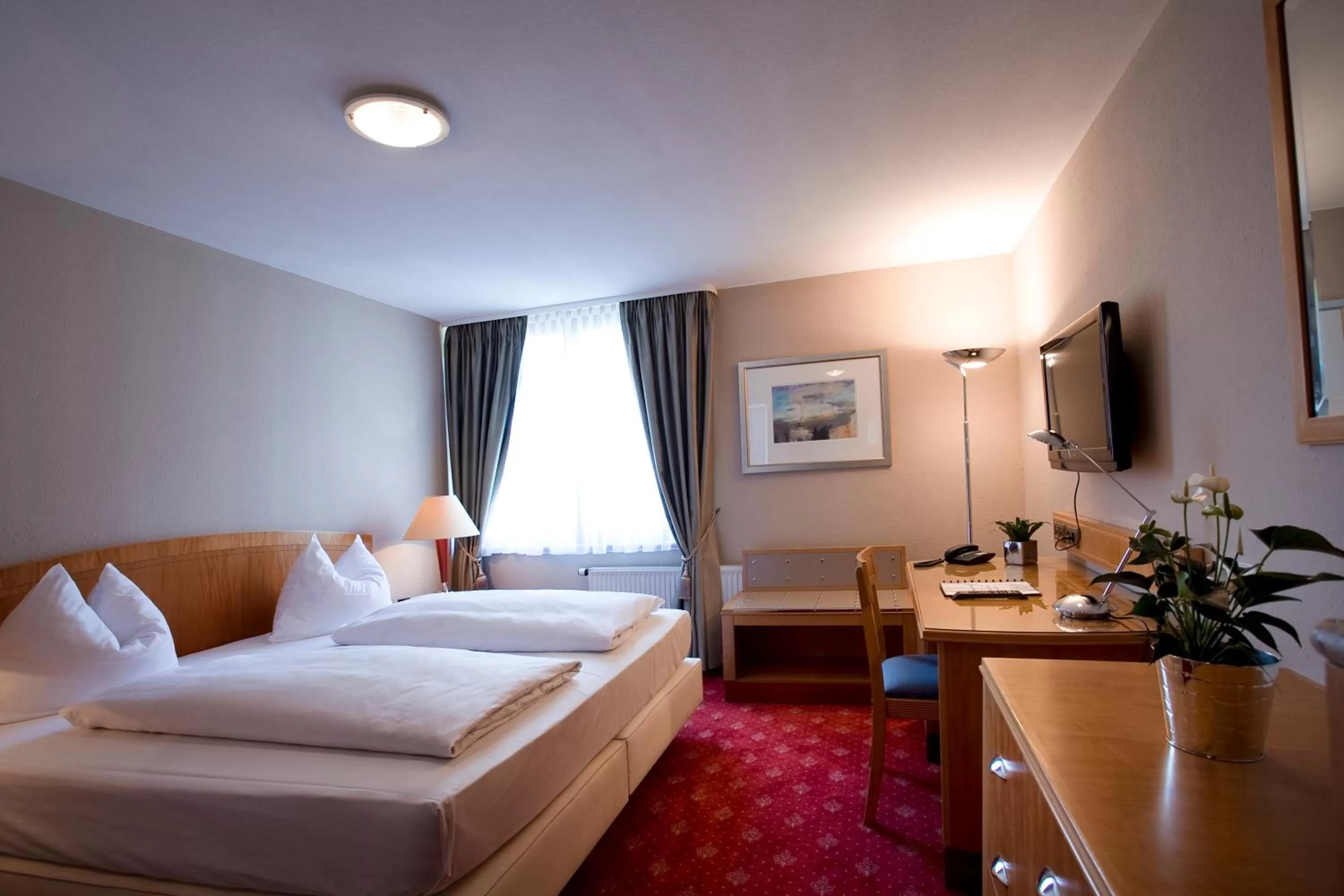 Photo of the whole room, Bed in Hotel Das Kleine Ritz