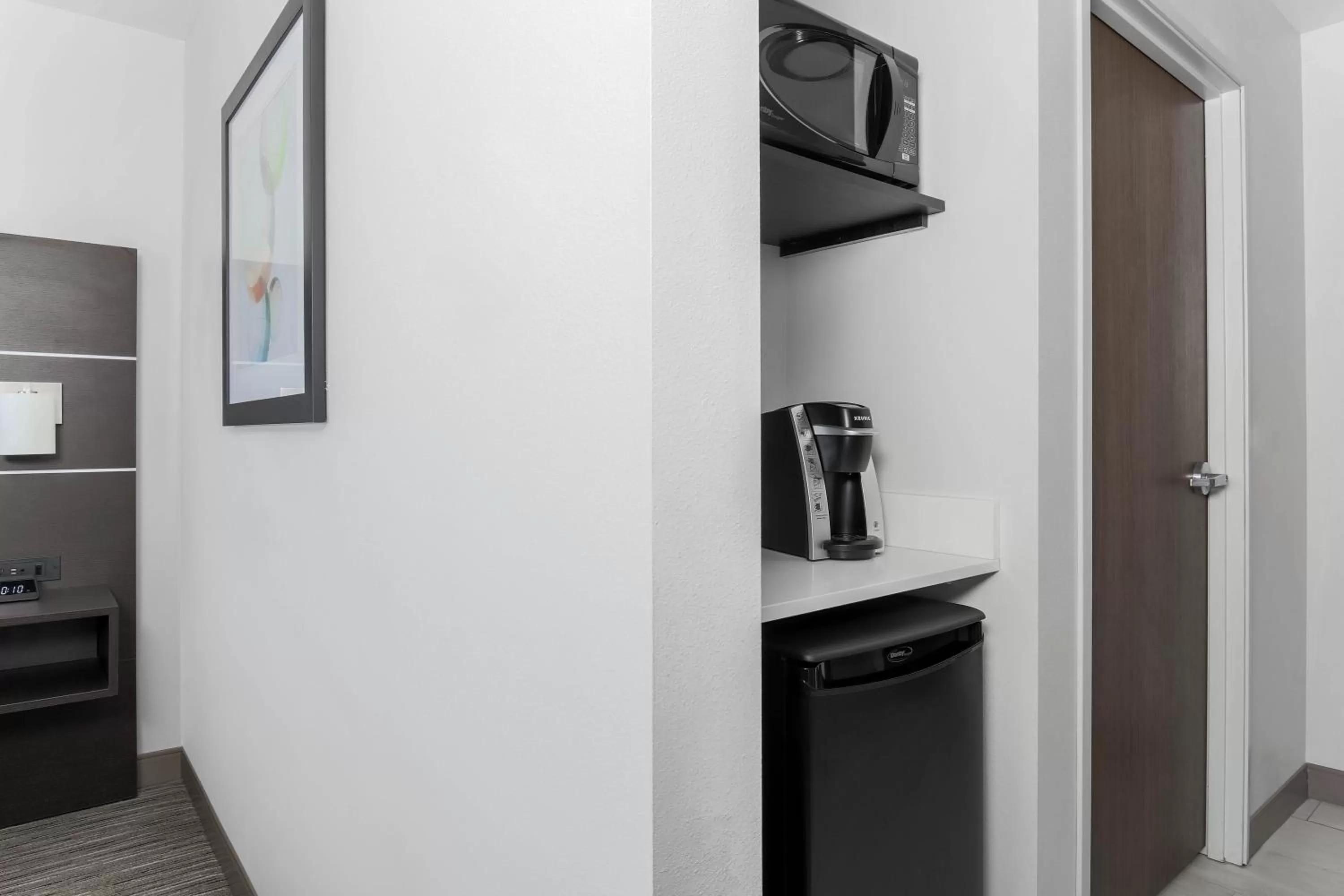 Photo of the whole room in Holiday Inn Express & Suites Chicago O'Hare Airport by IHG