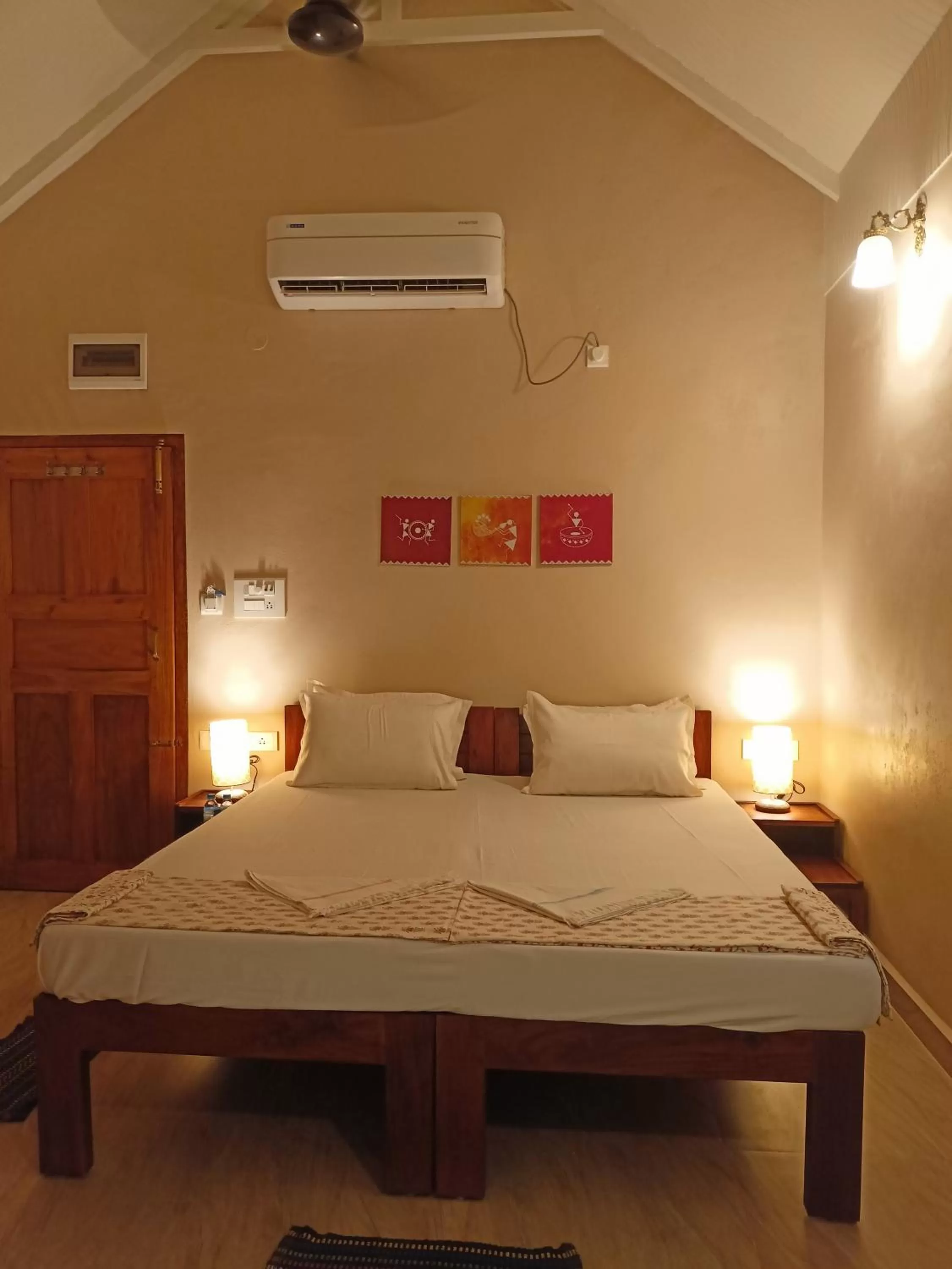 Bed in OmBodhi Retreat