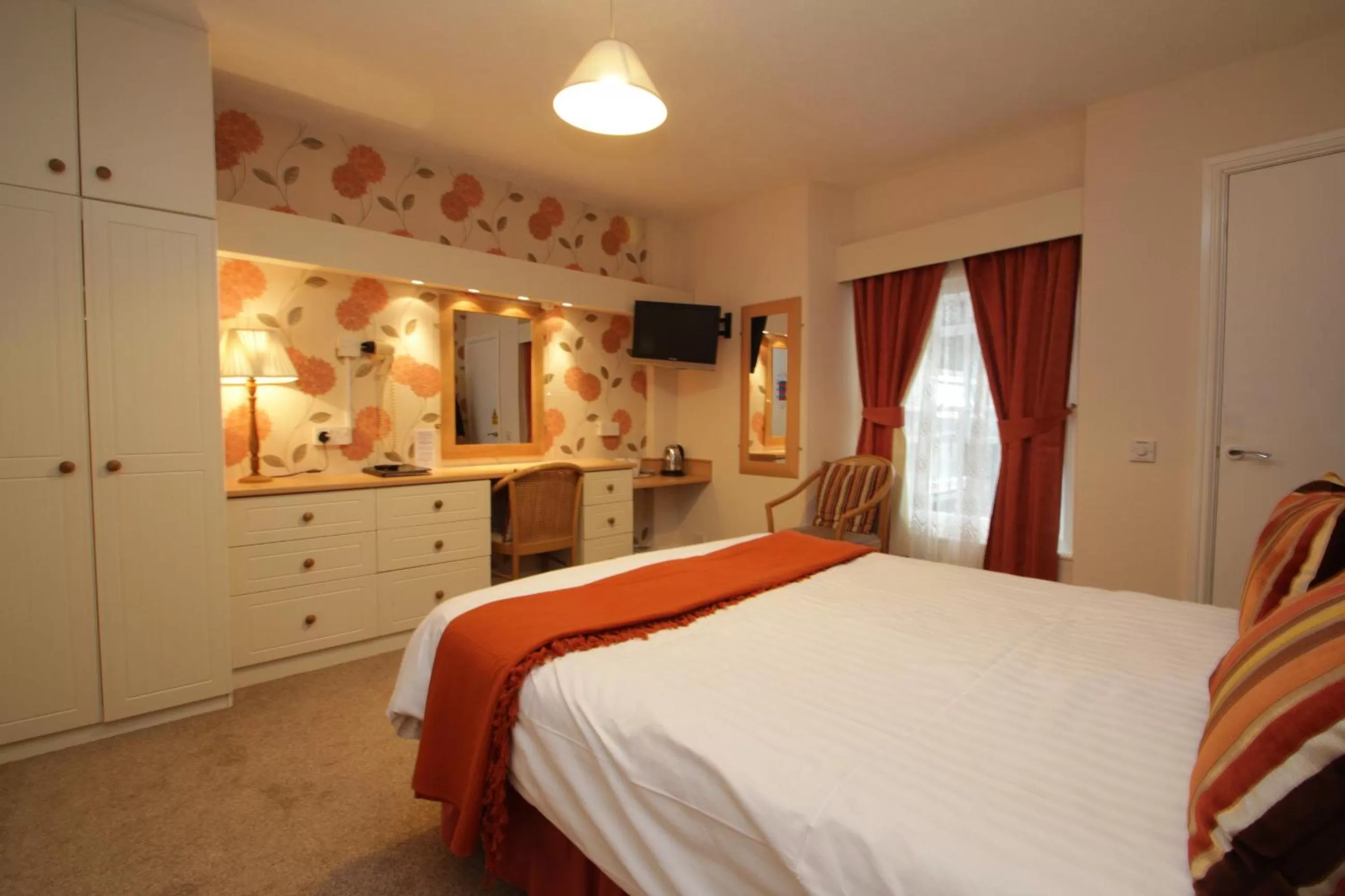 Bedroom, Bed in Lion Hotel & Studio Apartments