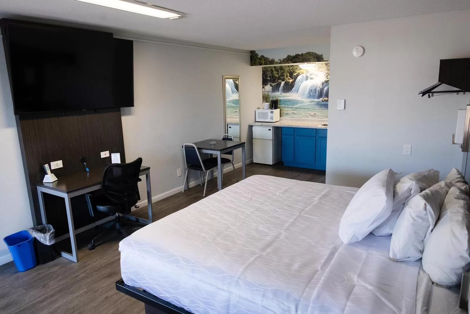 TV and multimedia, Bed in Envi Boutique Hotel Henderson-Evansville South