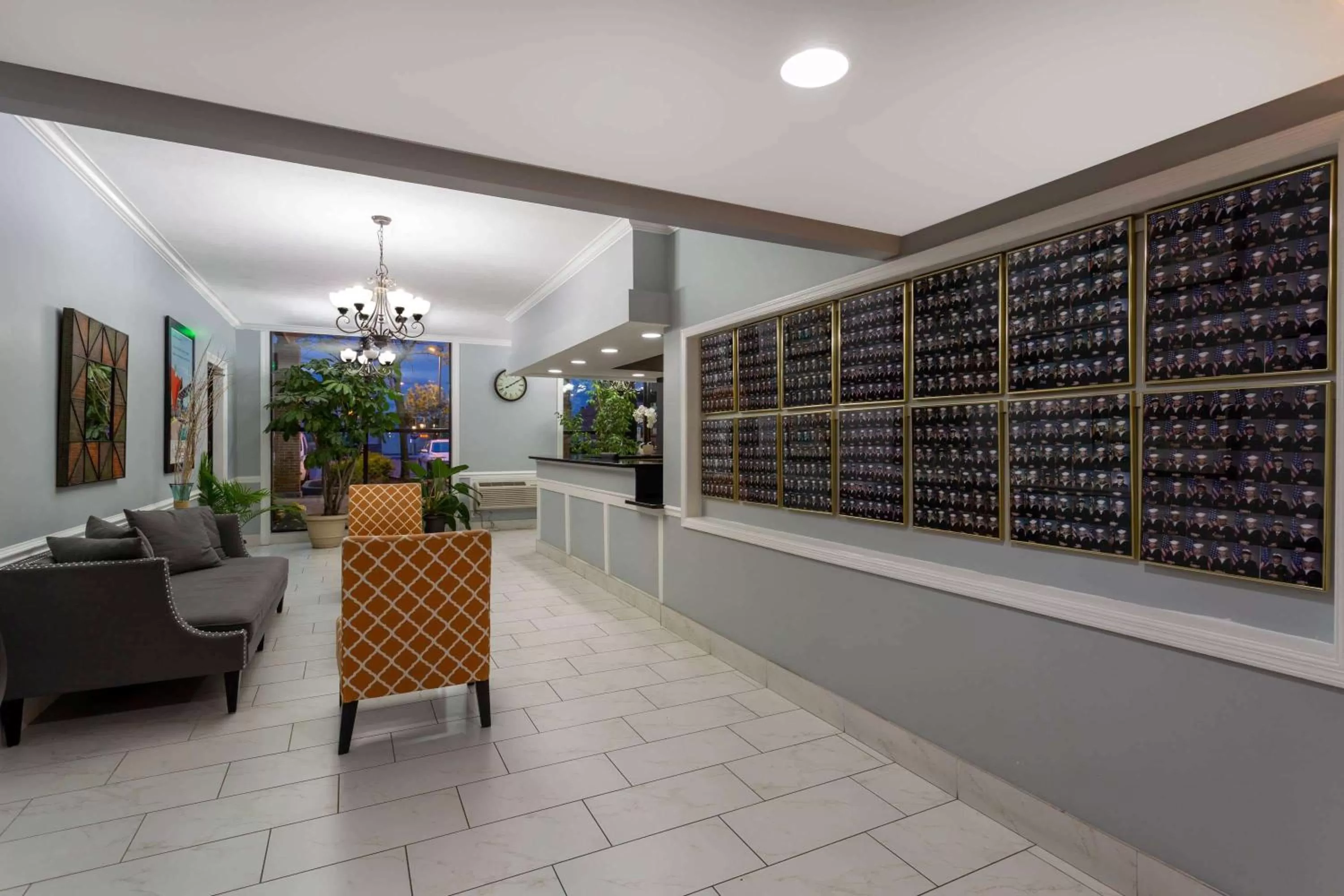 Lobby or reception in Howard Johnson by Wyndham Waukegan Great Lakes