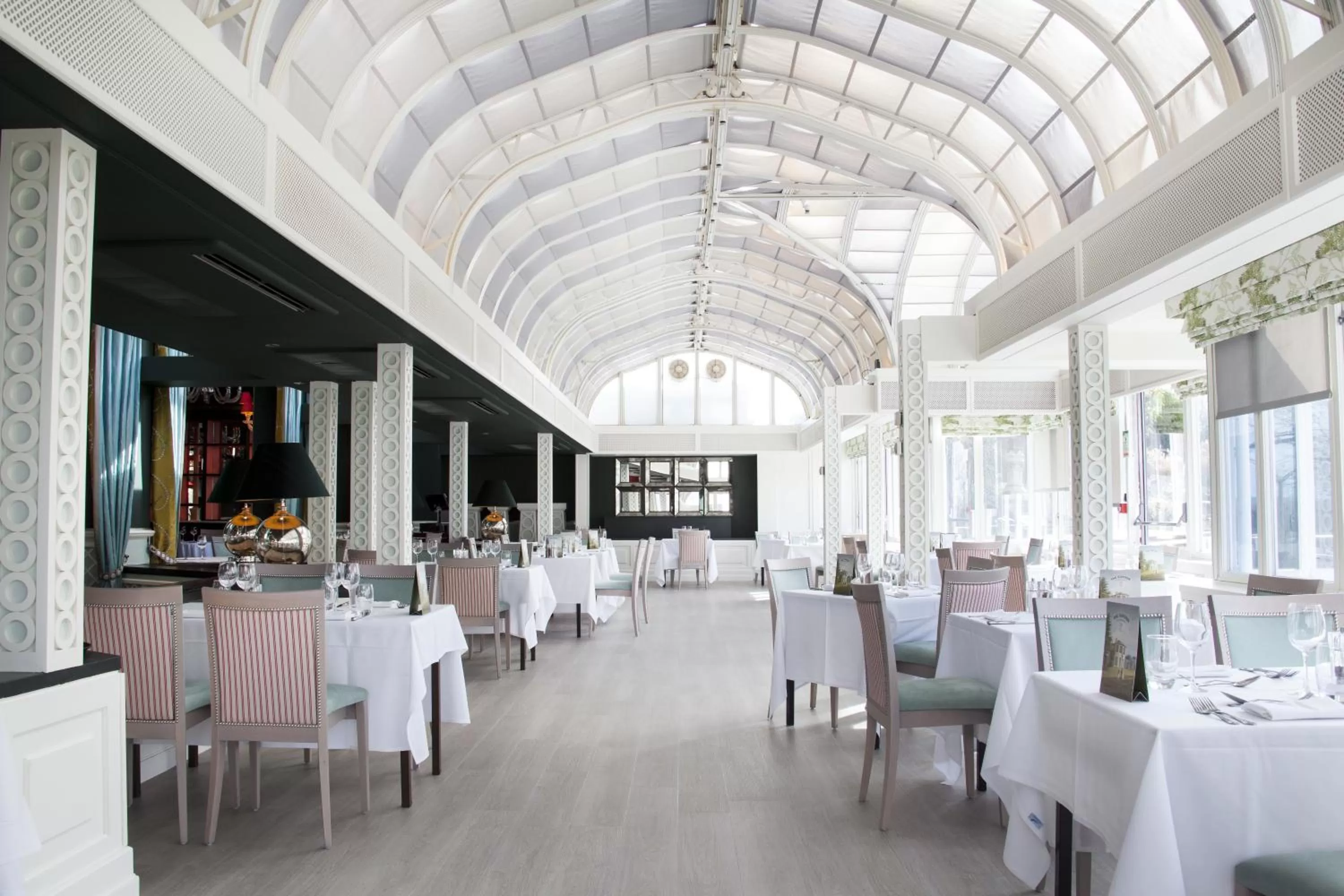 Restaurant/places to eat in Bromley Court Hotel London