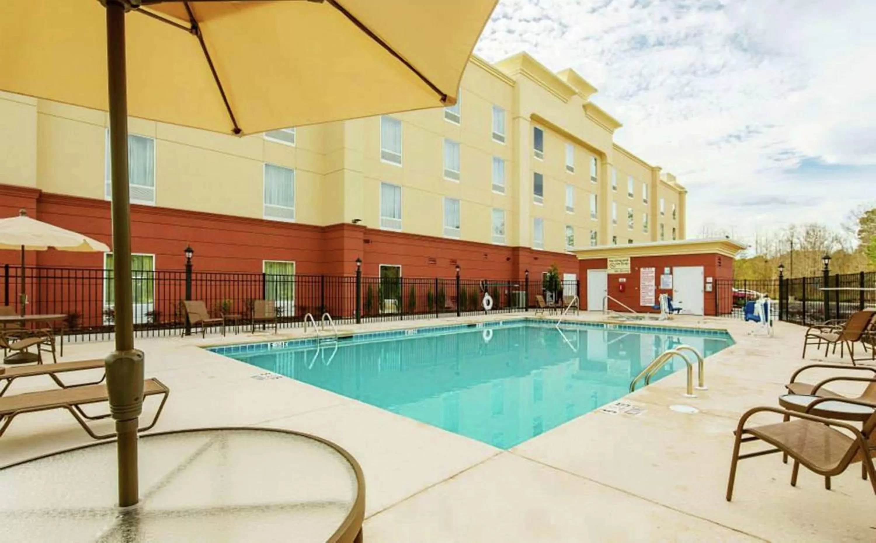 Pool view in Hampton Inn Augusta Fort Eisenhower