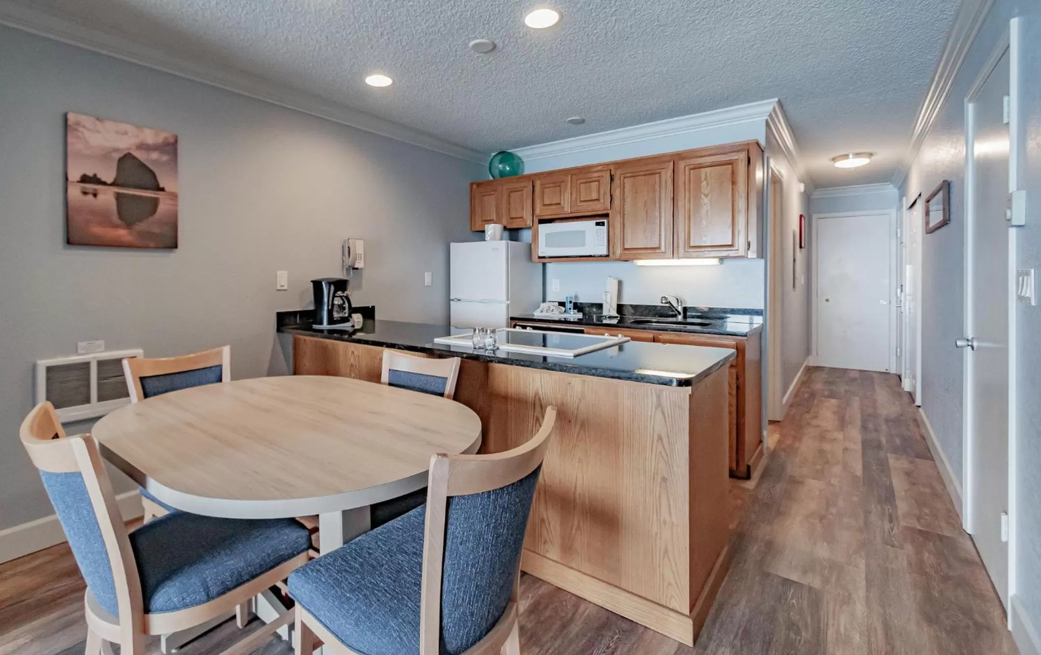 Kitchen/Kitchenette in Tolovana Inn