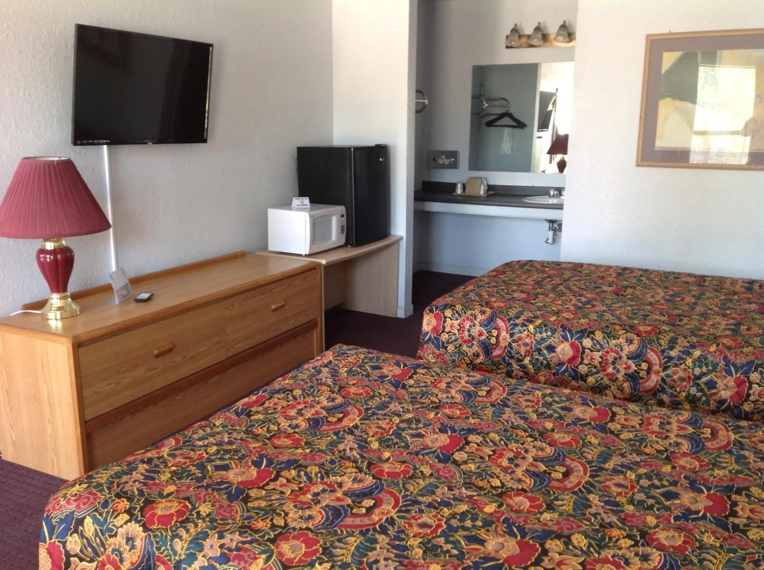 Bed in Knights Inn Muskogee