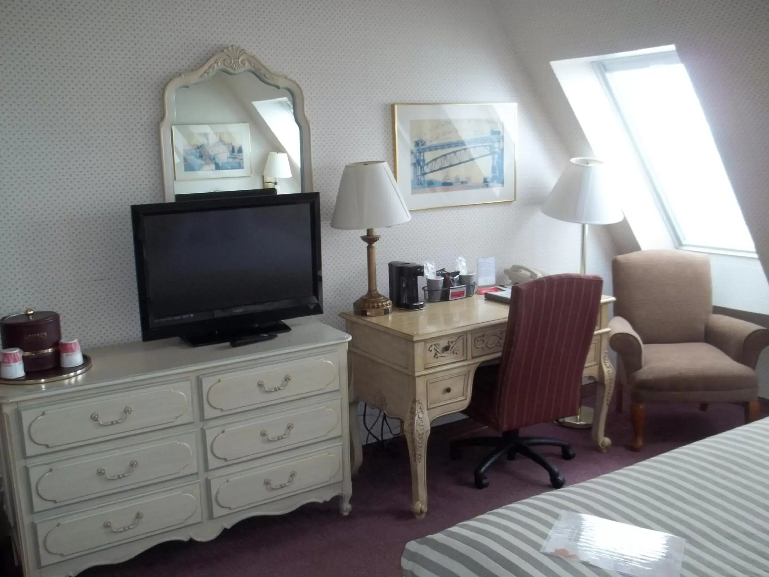 King Room - Disability Access - Non-Smoking in The Hotel Ojibway, Trademark Collection by Wyndham King Room - Disability Access - Non-Smoking in The Hotel Ojibway, Trademark Collection by Wyndham