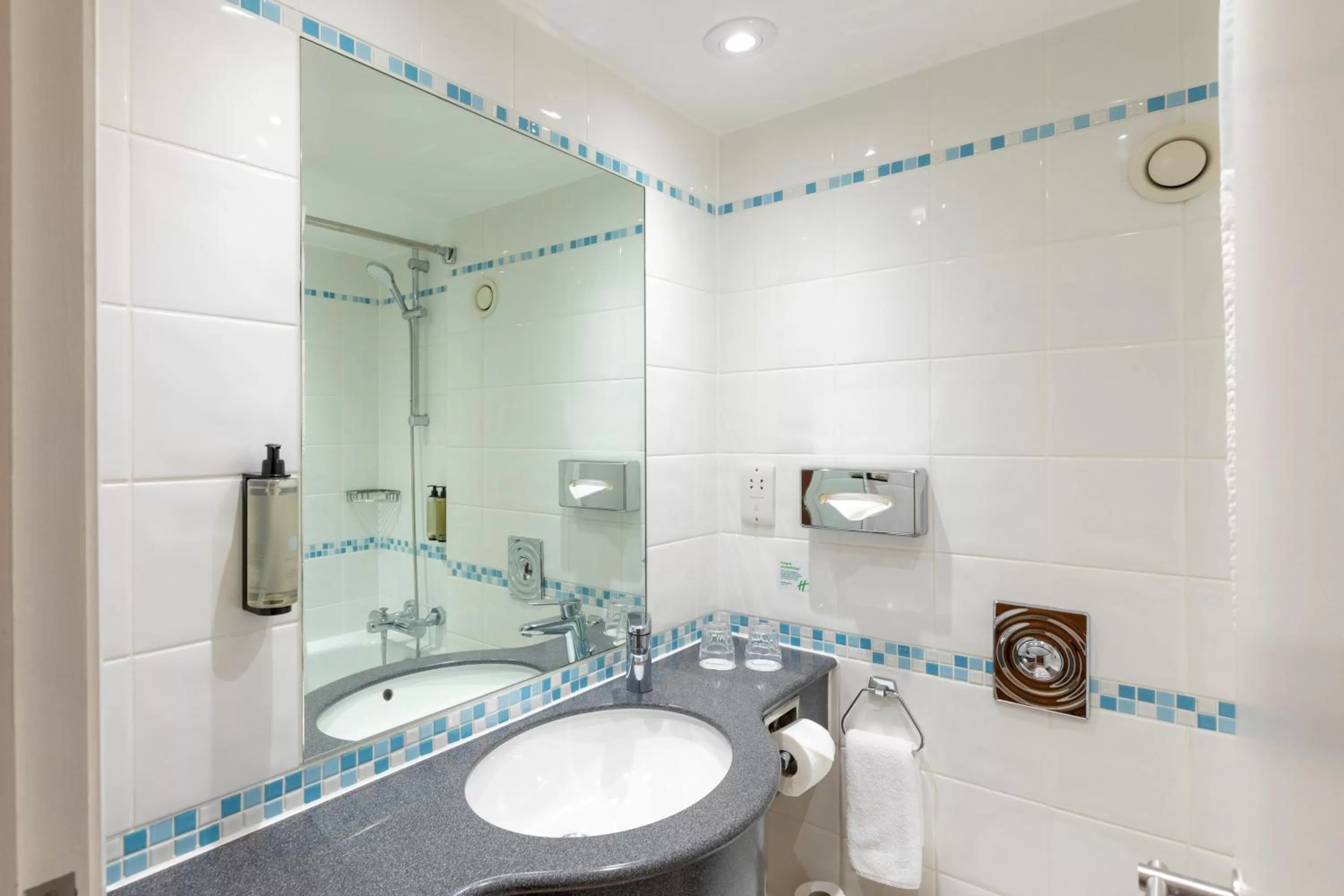 Bathroom in Holiday Inn London - Regent's Park by IHG