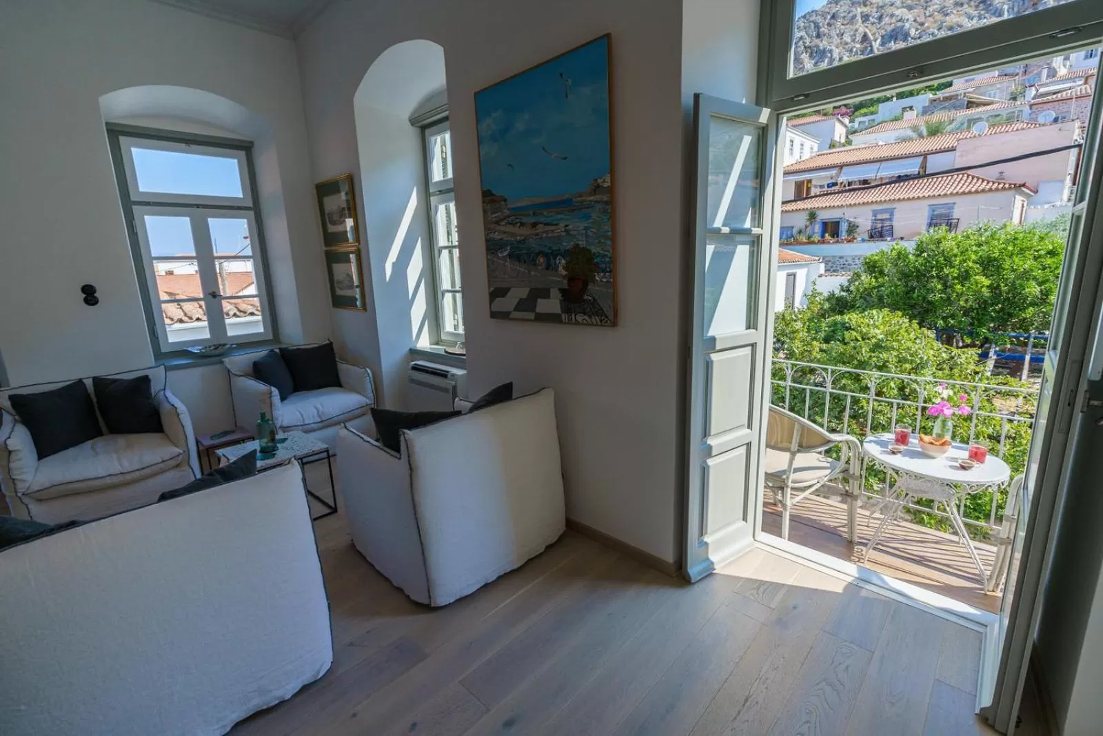 Communal lounge/ TV room in LIVIN Hydra Legacy Suite