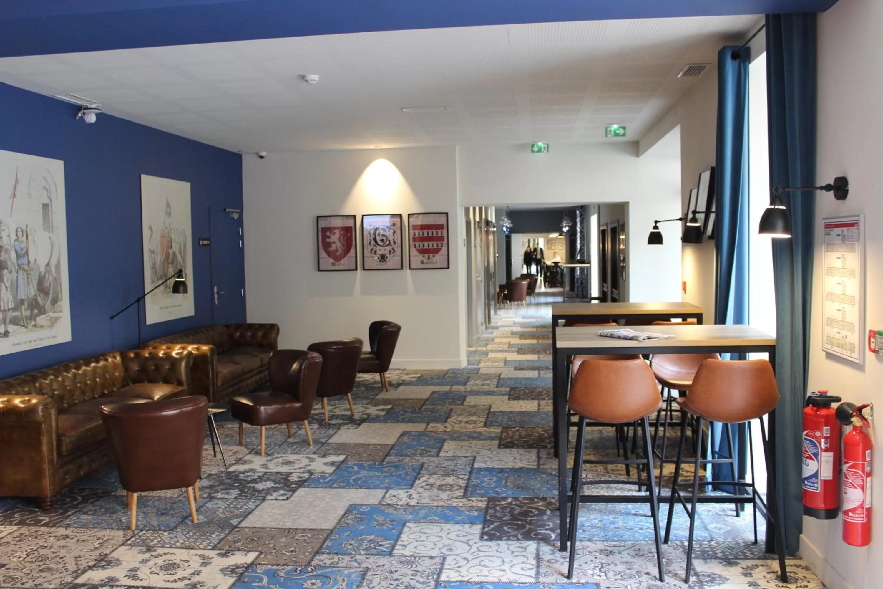 Communal lounge/ TV room in SOWELL HOTELS Les Chevaliers