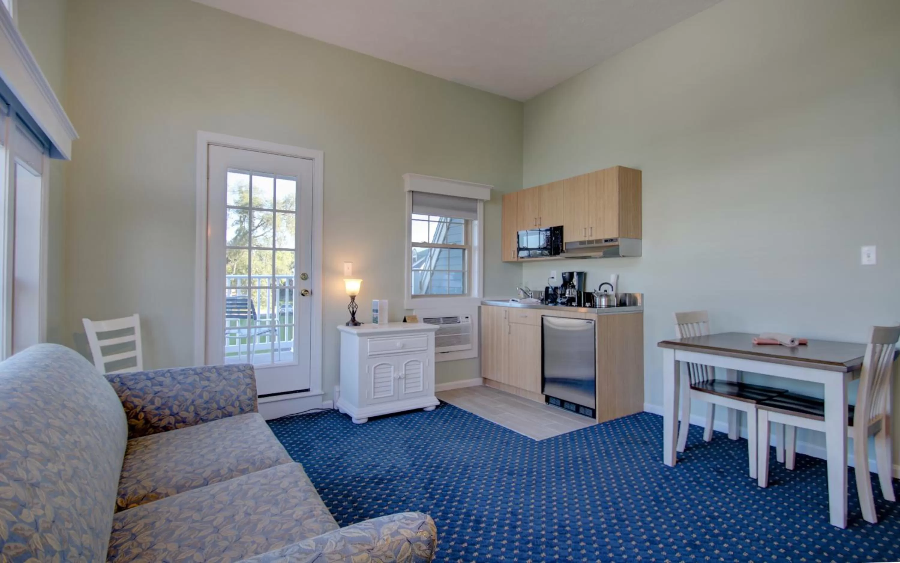 King Suite with Balcony in Seacastles Resort