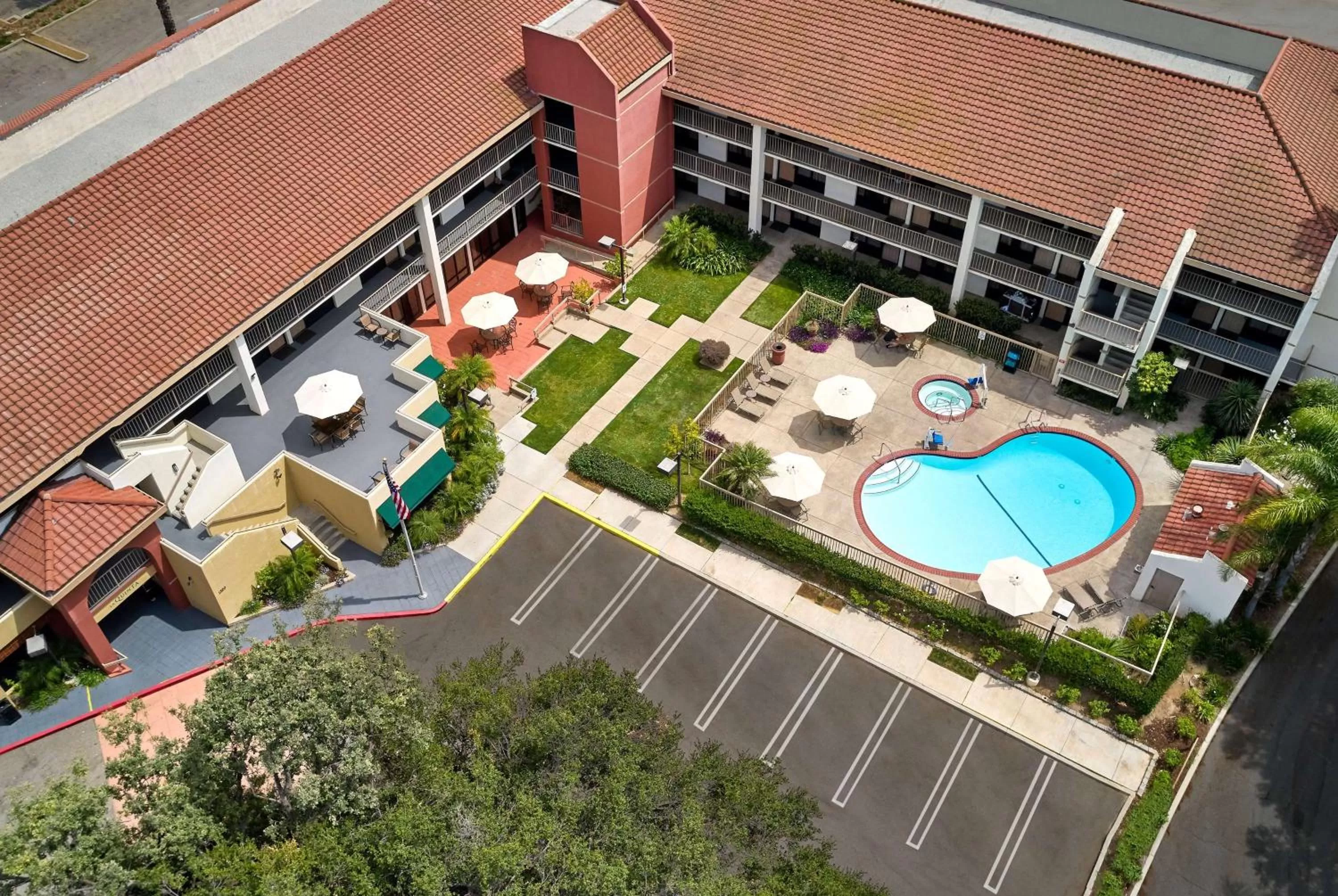 Property building in La Quinta by Wyndham Thousand Oaks-Newbury Park