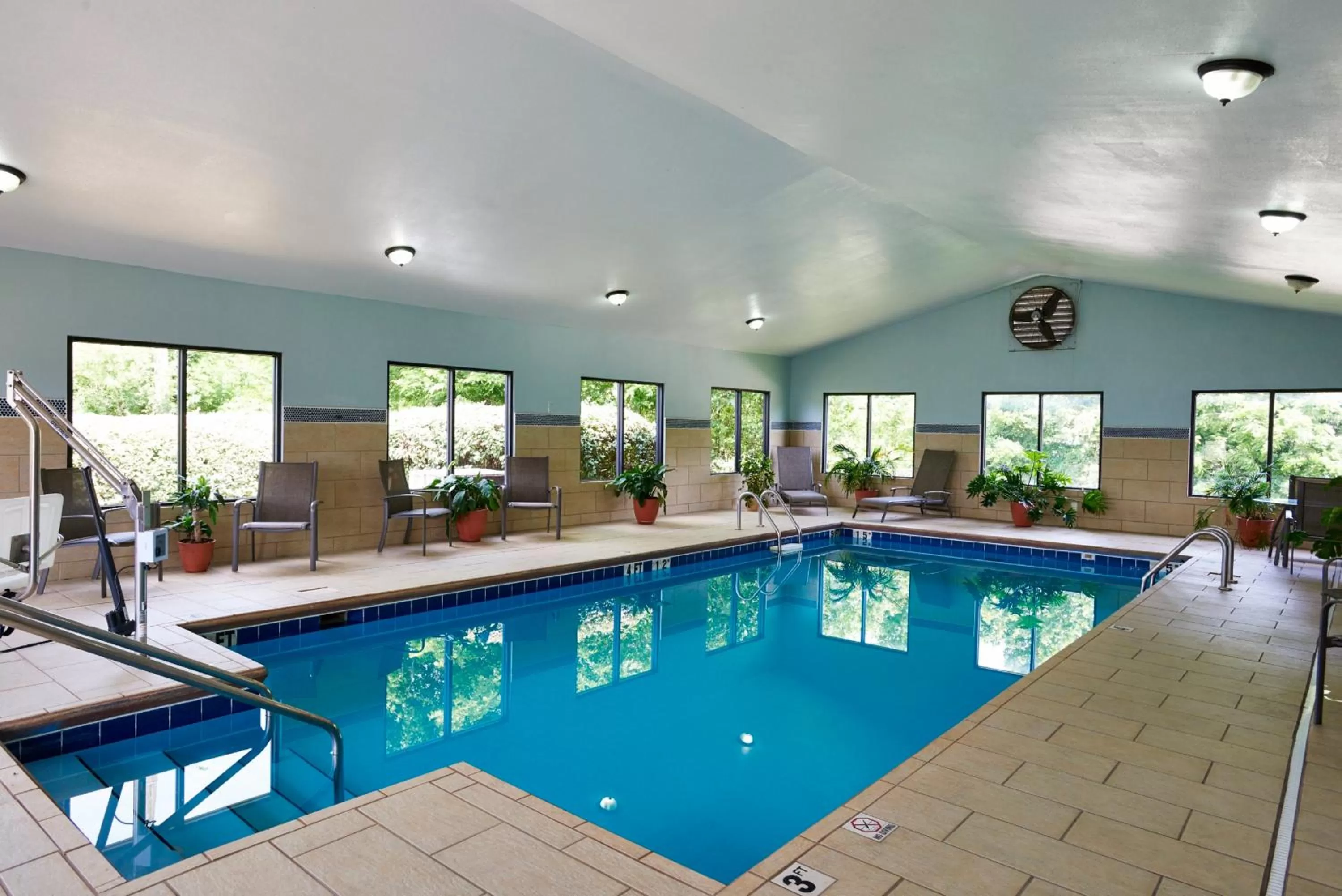 Swimming pool in Holiday Inn Express & Suites Birmingham South - Pelham by IHG
