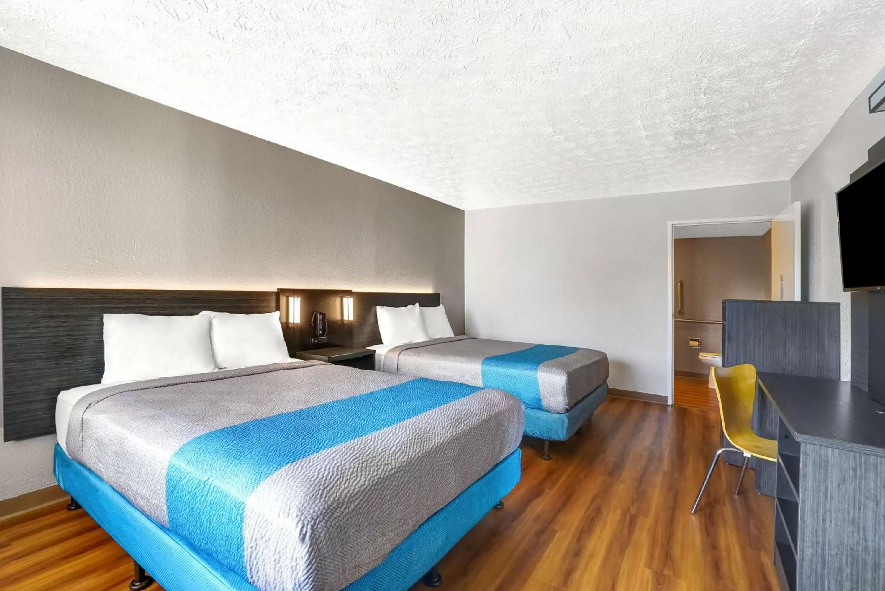 Queen Room with Two Queen Beds - Smoking in Motel 6 Lexington I-75 Hamburg Queen Room with Two Queen Beds - Smoking in Motel 6 Lexington I-75 Hamburg