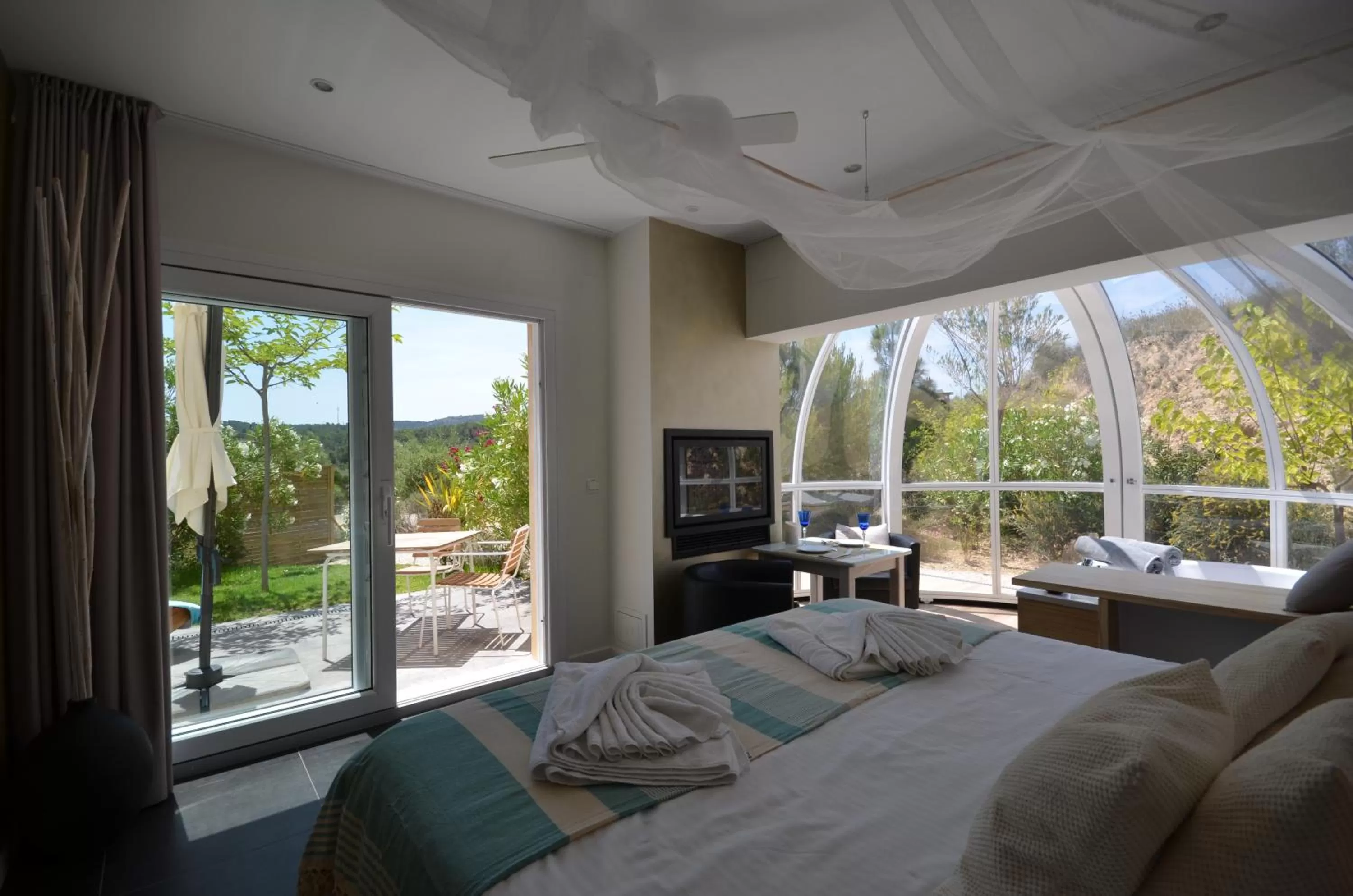 Photo of the whole room, Bed in El Pao Spa