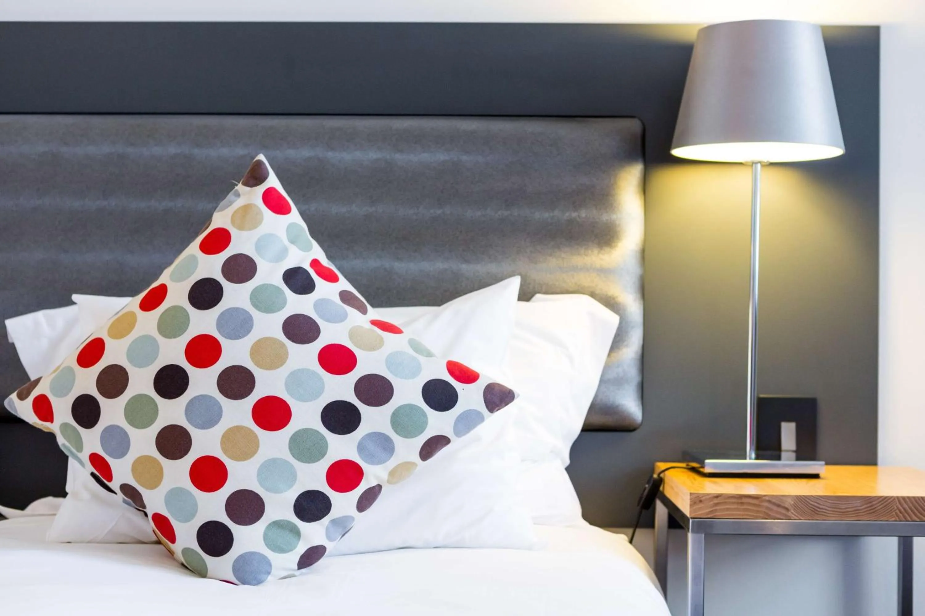 Photo of the whole room, Bed in Fountains Hotel