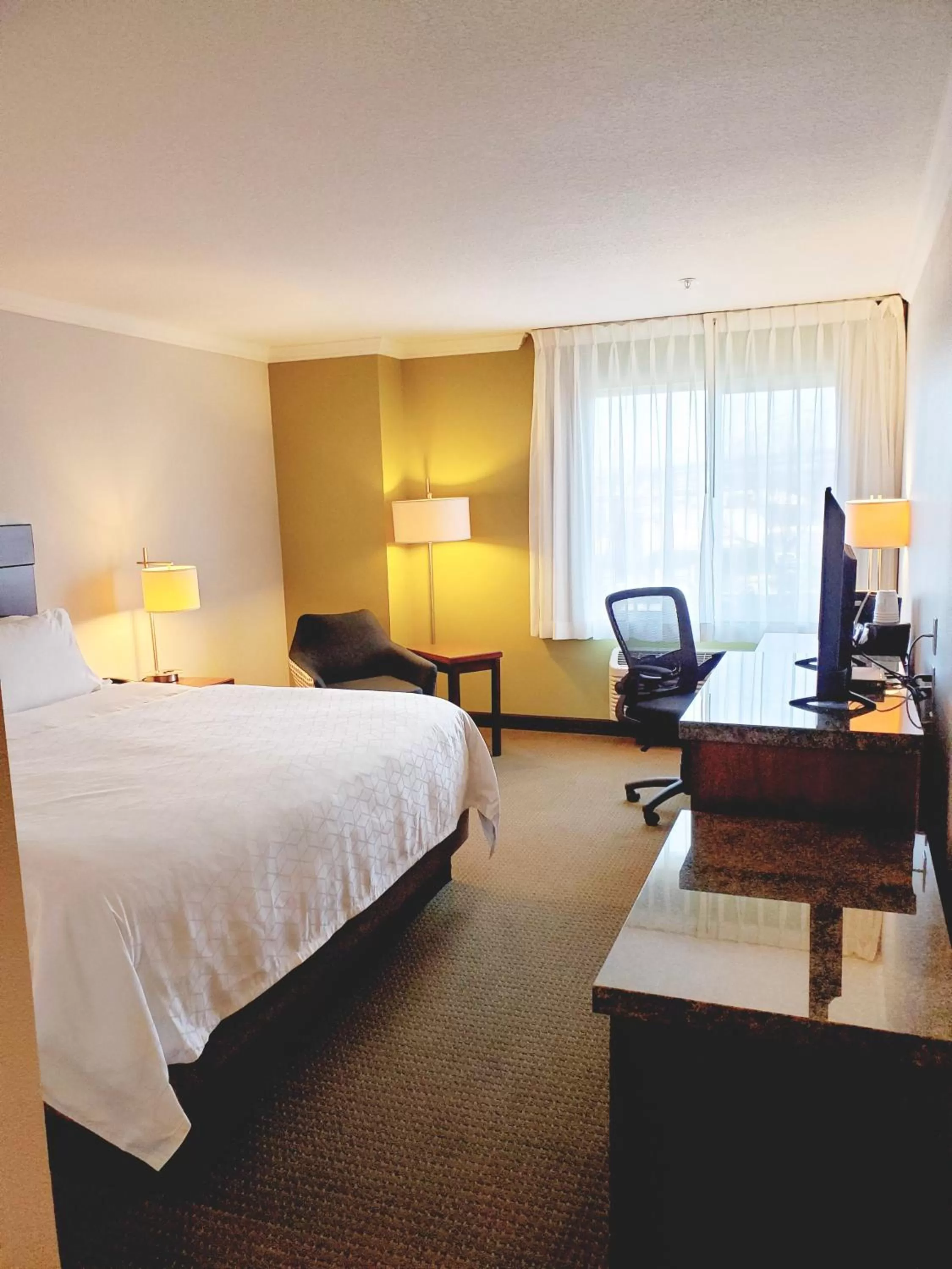 Bedroom, Bed in Holiday Inn Express Hotel & Suites Portland-Northwest Downtown by IHG