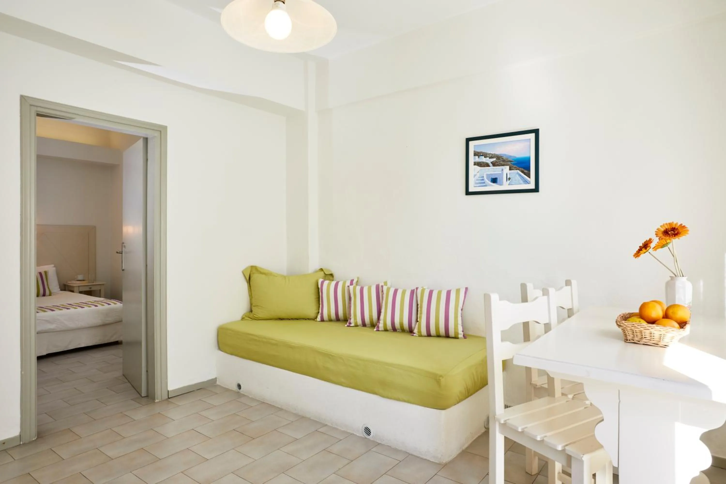 Time of day, Bed in Nissos Thira