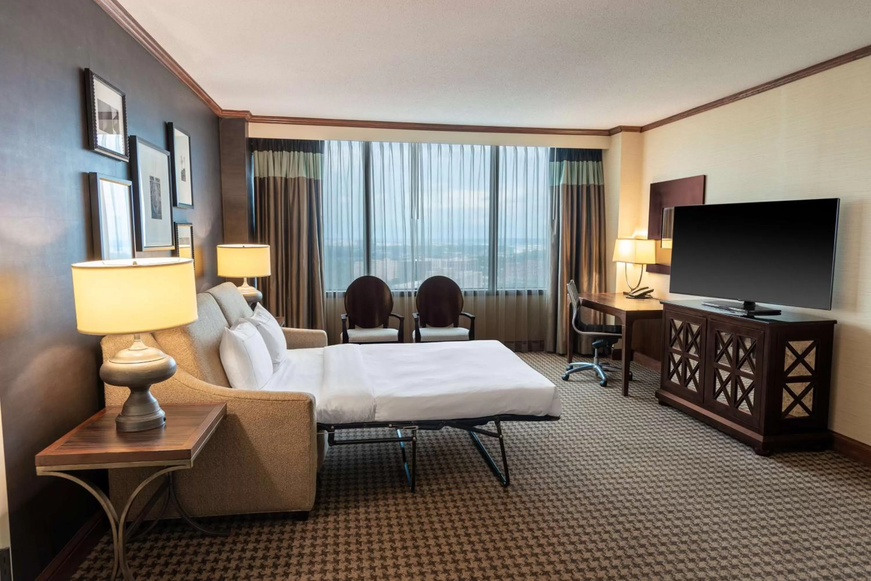 Bedroom, Bed in Hilton Alexandria Mark Center