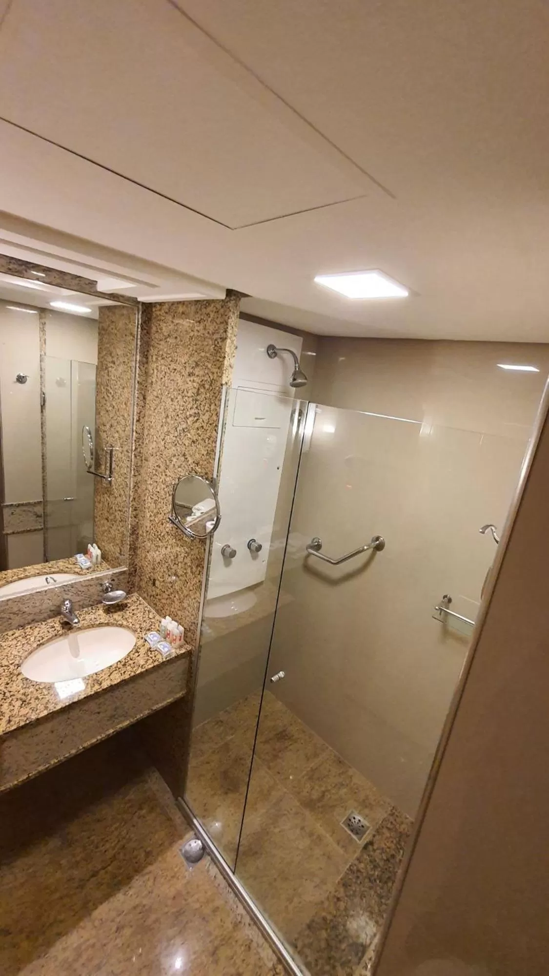 Bathroom in Lets Idea Brasília Hotel