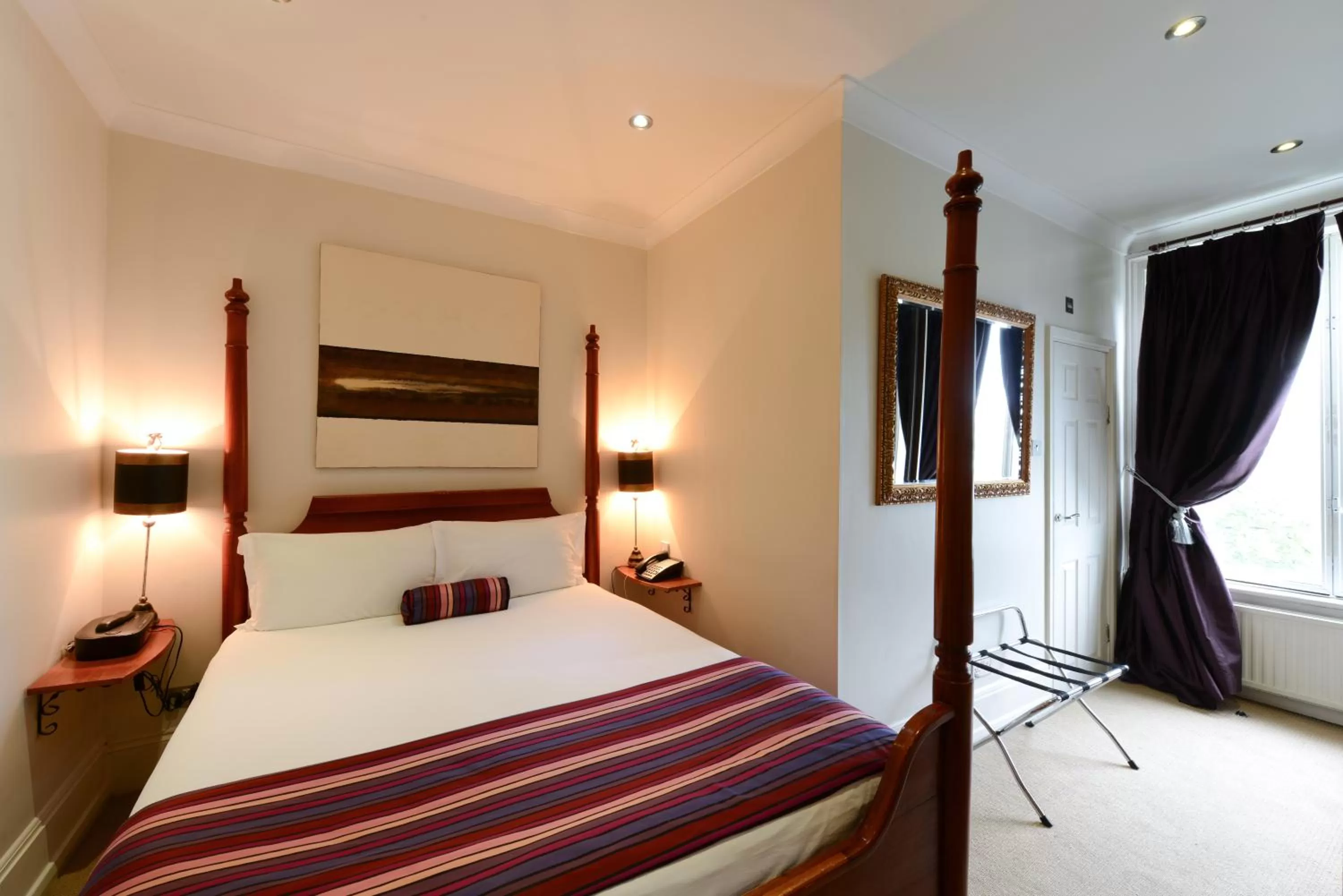 Day, Bed in Mayflower Hotel