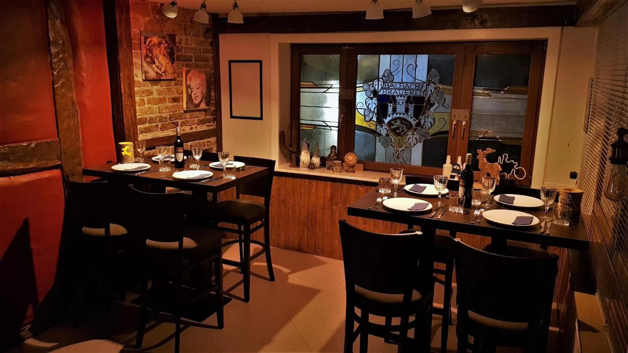 Restaurant/places to eat in Roastineer Hotel