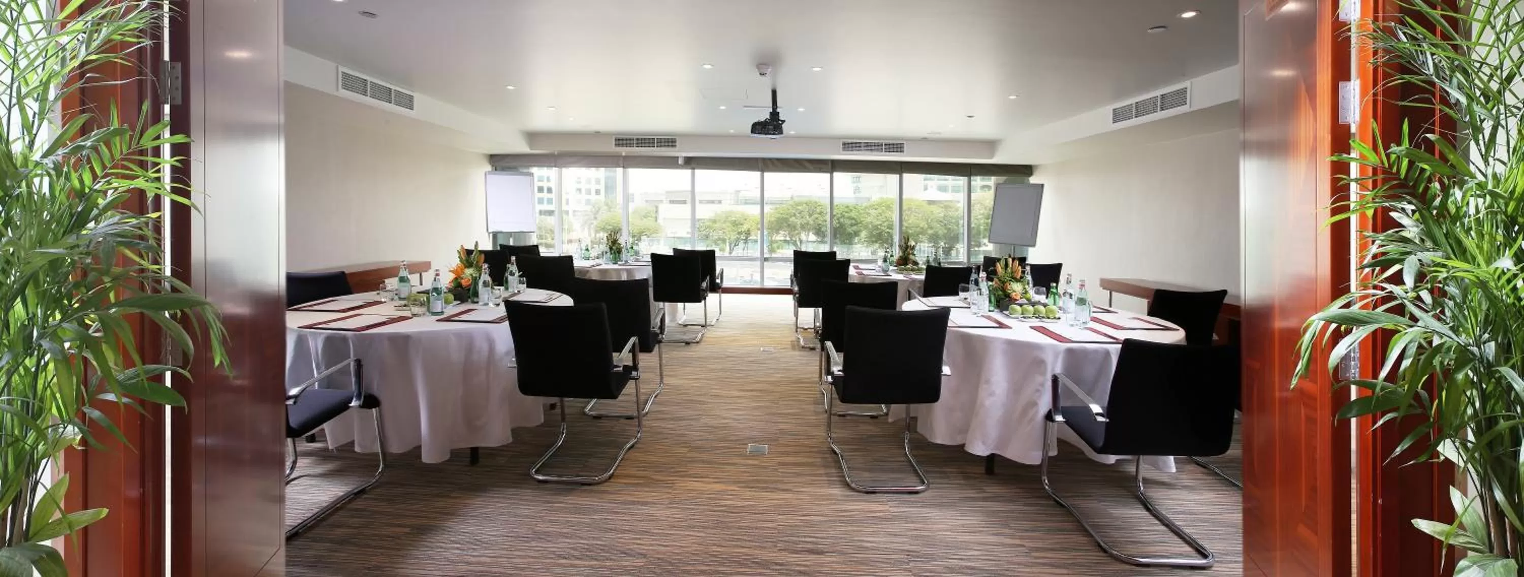 Business facilities in Millennium Airport Hotel Dubai